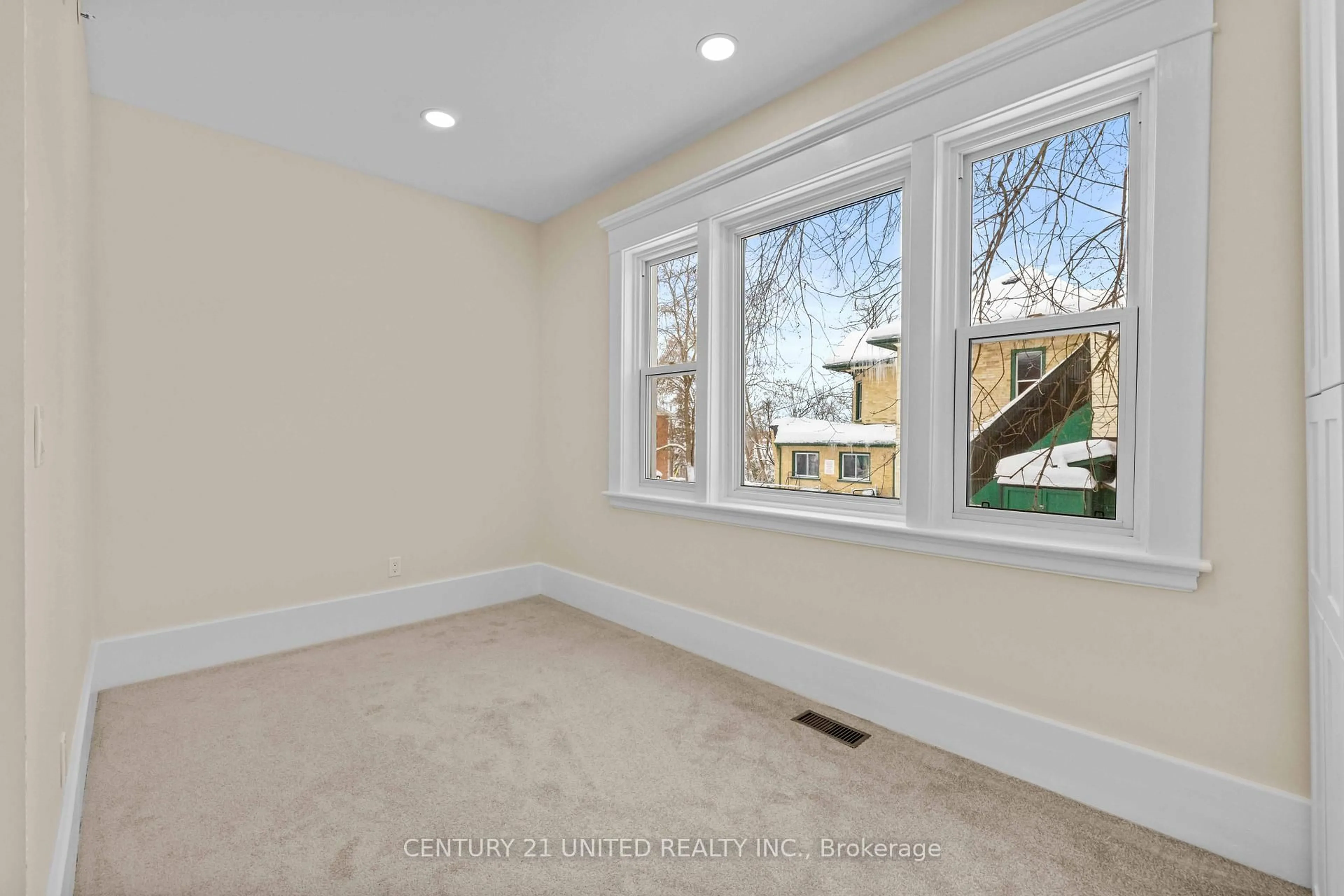 A pic of a room for 375 Downie St, Peterborough Ontario K9H 4J4