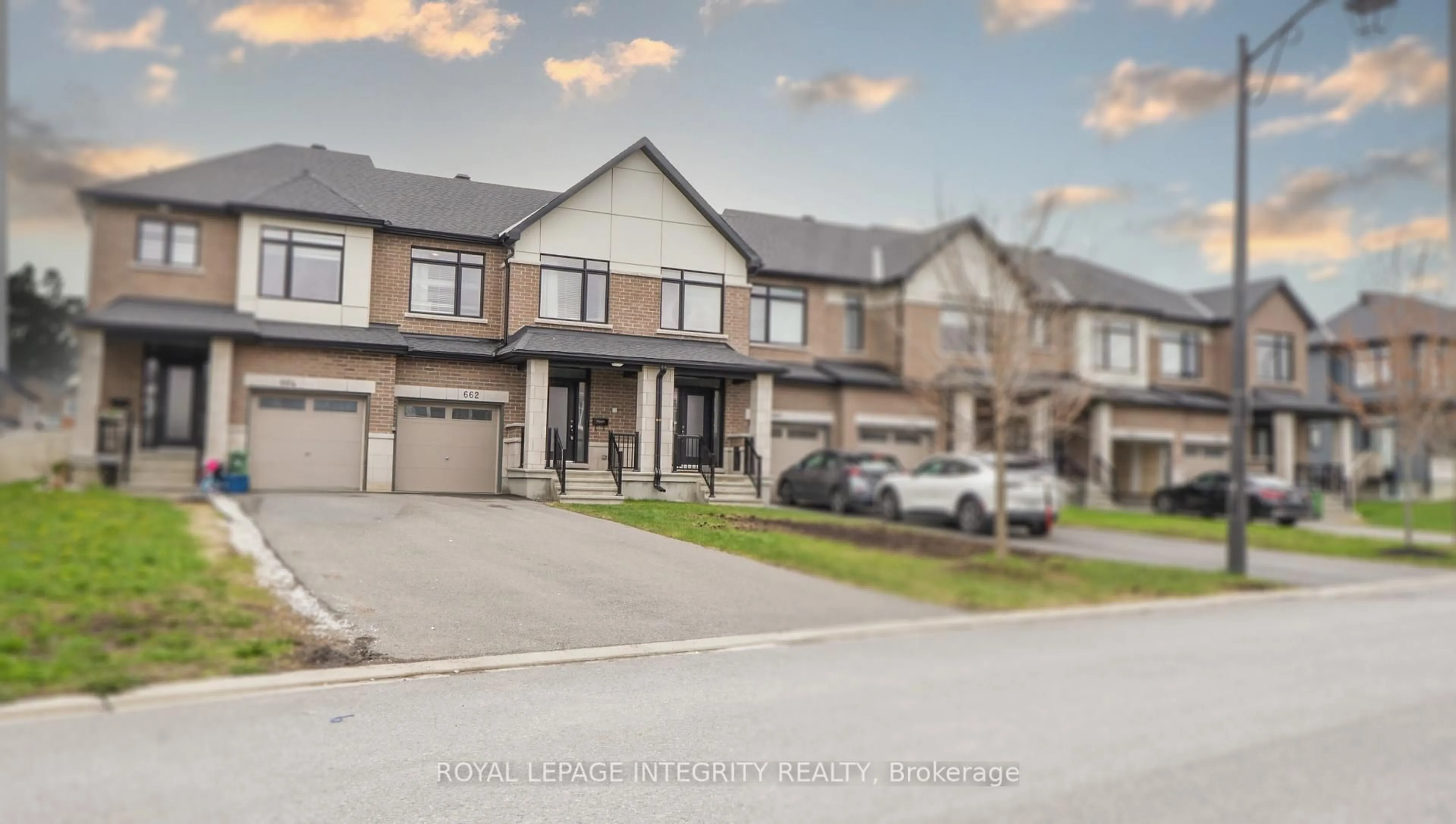 A pic from outside/outdoor area/front of a property/back of a property/a pic from drone, street for 662 PUTNEY Cres, Ottawa Ontario K2S 1E7