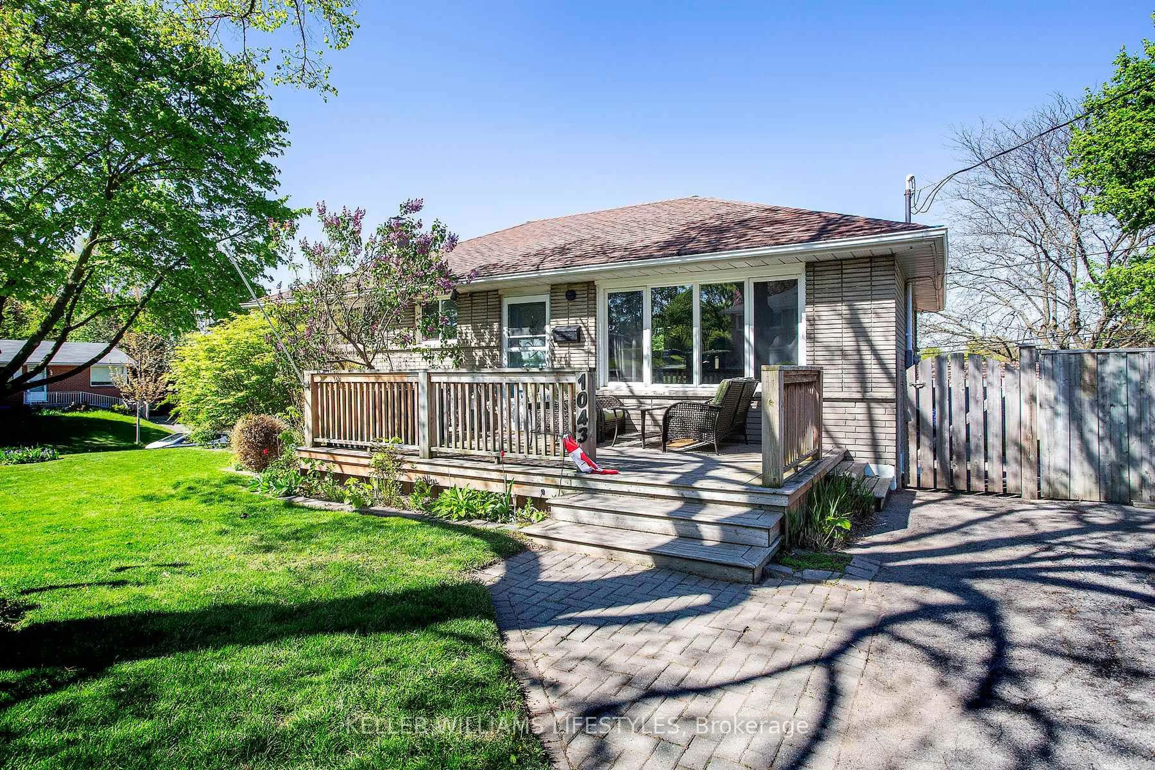 Patio, street for 1043 Eagle Dr, London South Ontario N5Z 3H6