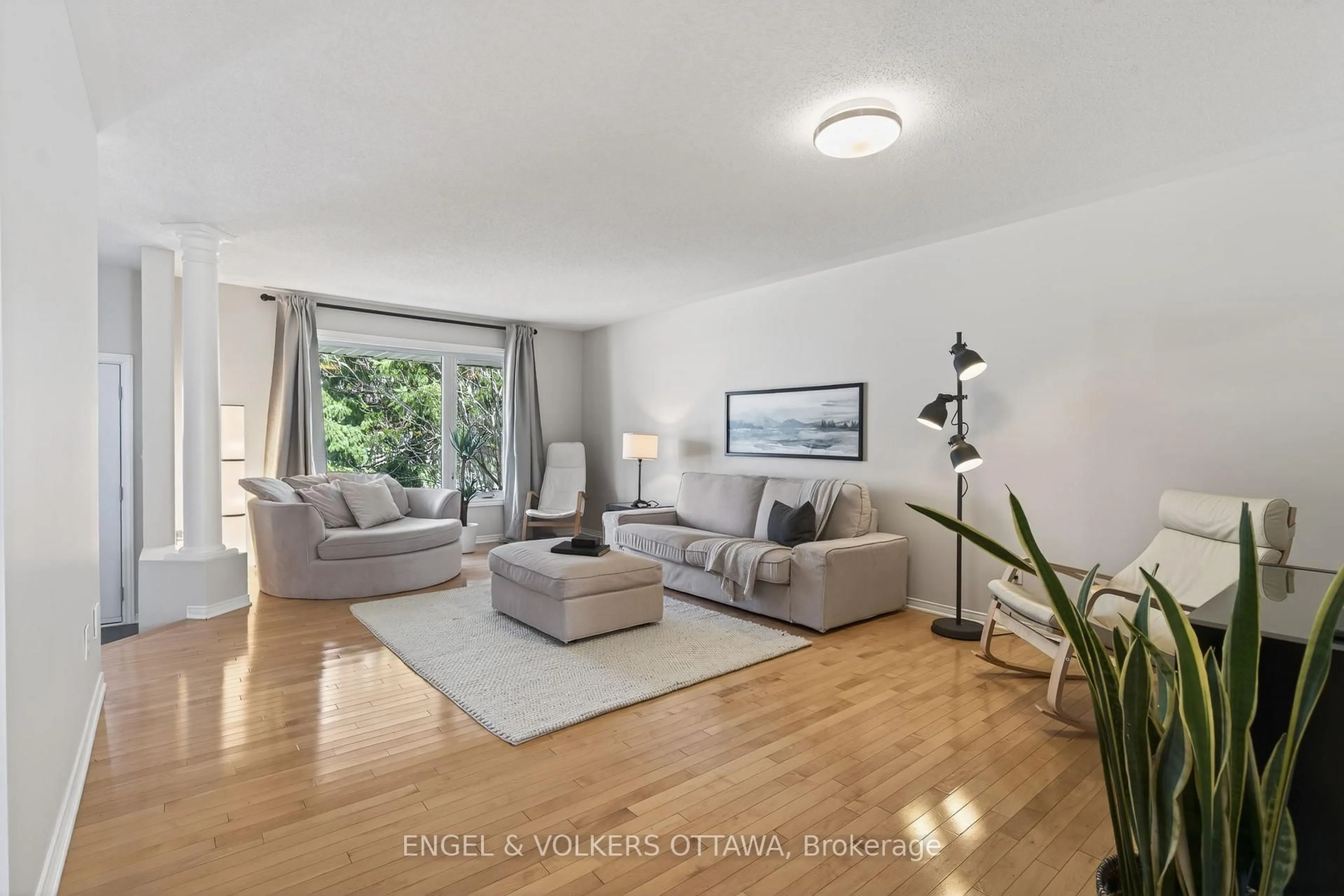 Living room with furniture, unknown for 101 Scampton Dr, Ottawa Ontario K2W 1E6