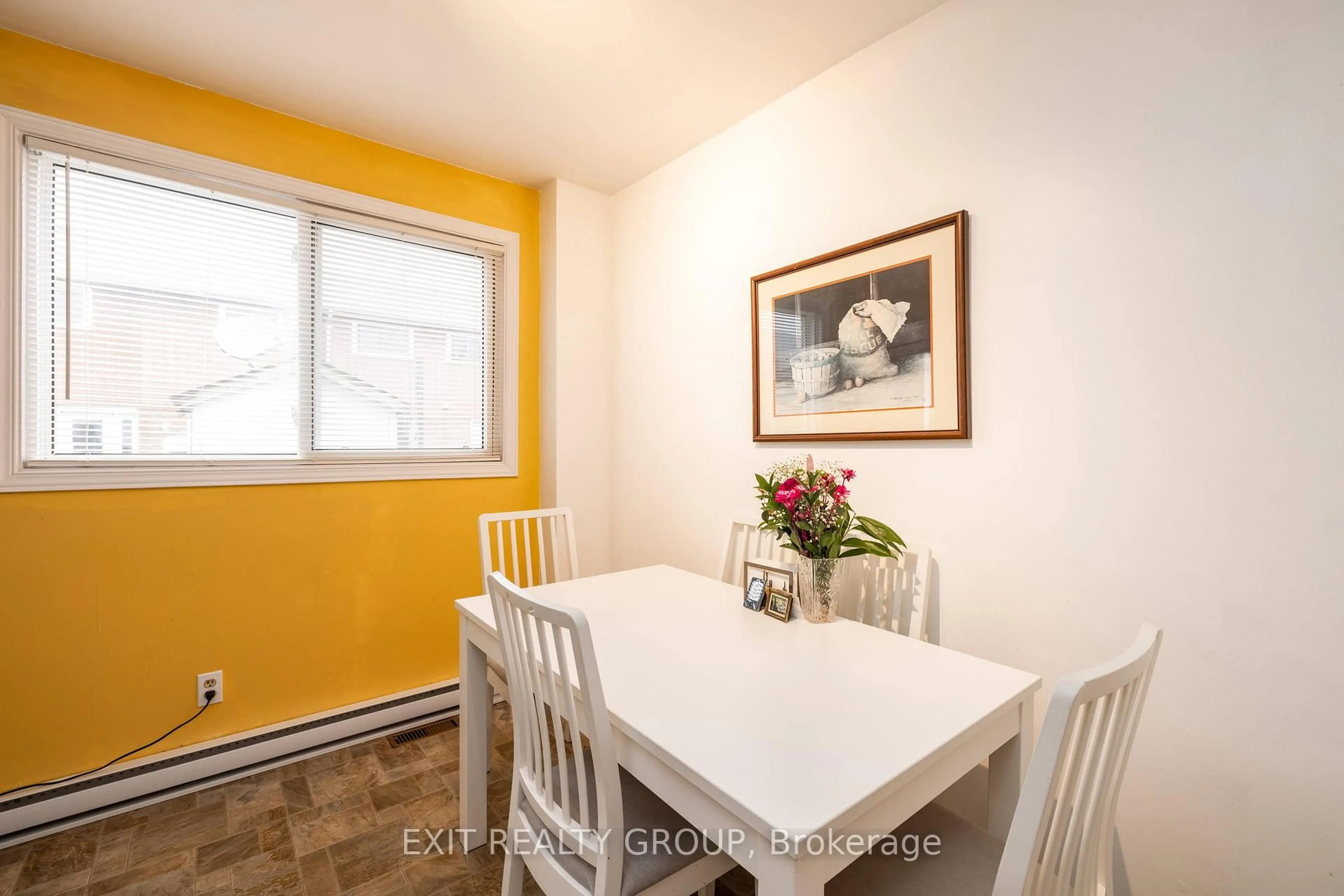 Dining room, wood/laminate floor for 19 Tracey Park Dr #36, Belleville Ontario K8P 4R4