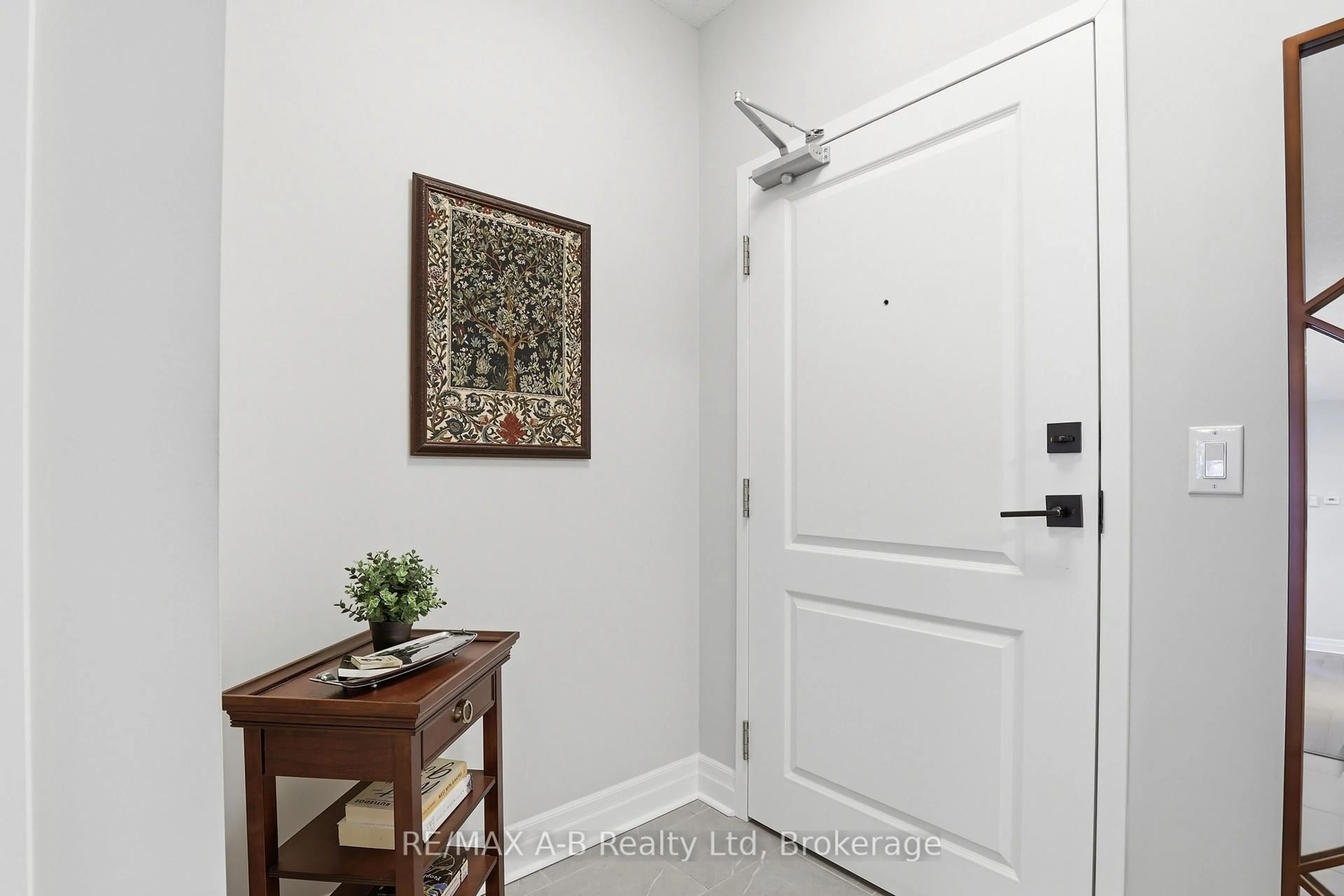 Indoor entryway for 235 John St #208, Stratford Ontario N5A 0H9