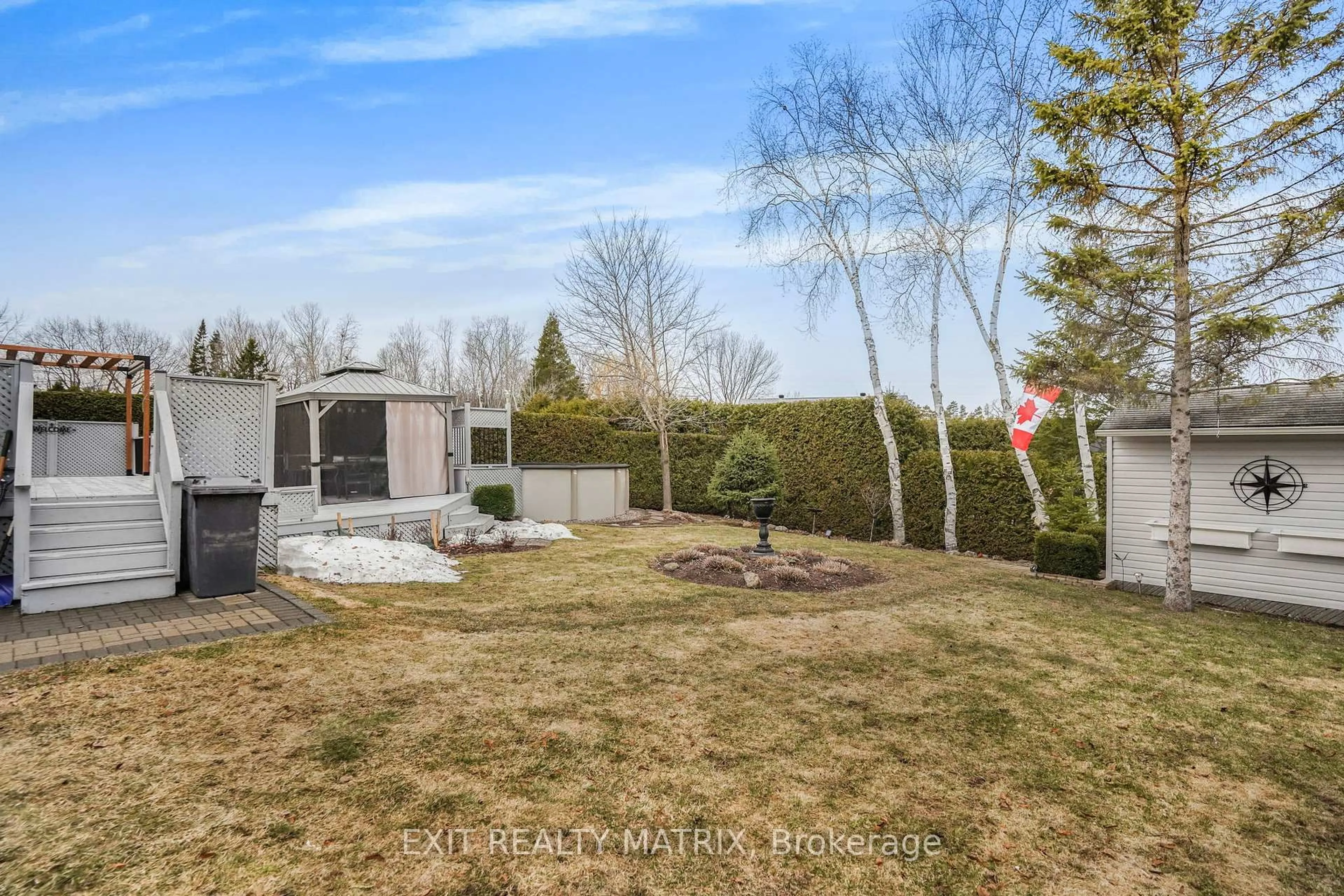 A pic from outside/outdoor area/front of a property/back of a property/a pic from drone, unknown for 636 Front Rd, Champlain Ontario K0B 1K0