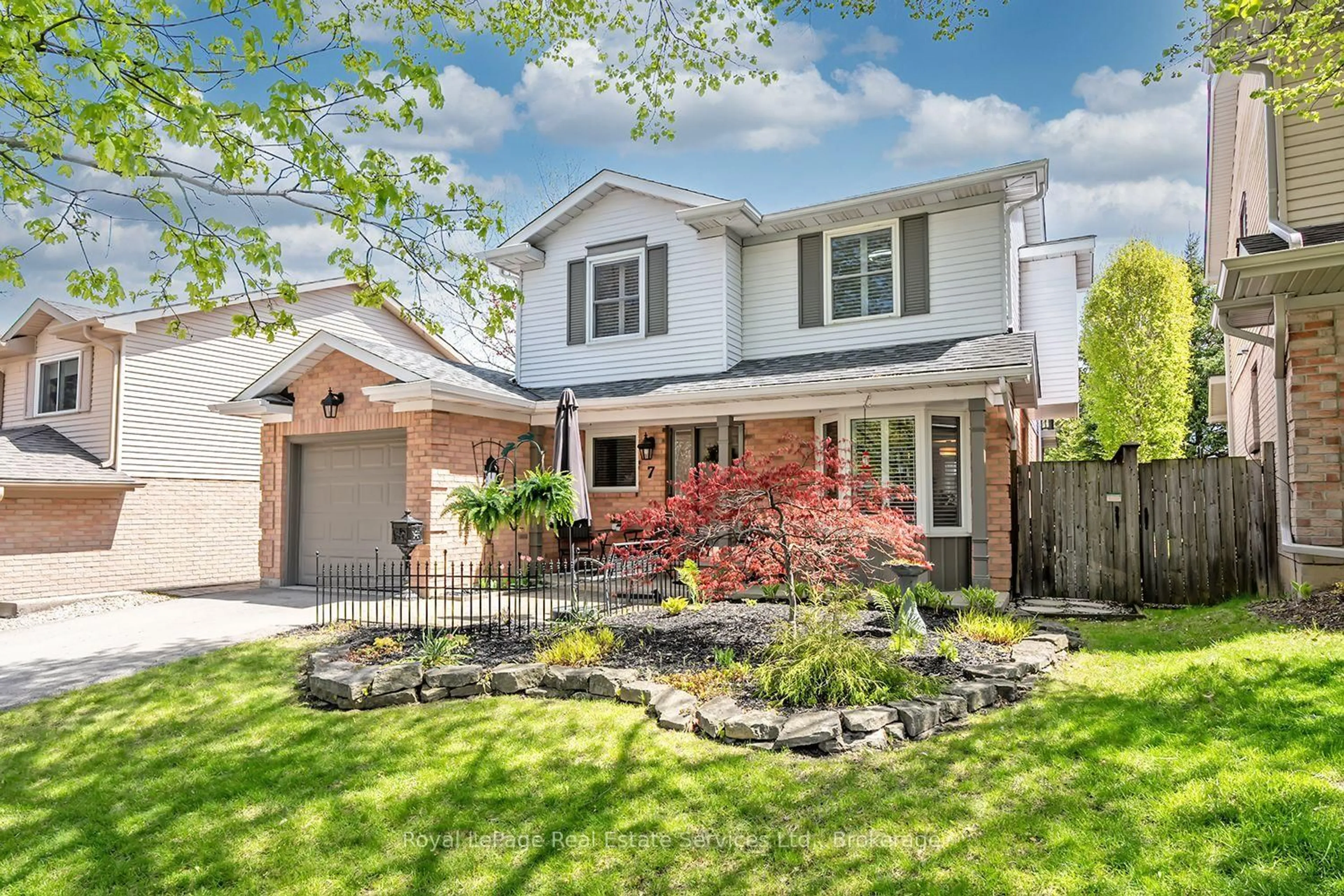 Home with brick exterior material, street for 7 Knollwood Crt, Hamilton Ontario L9H 7A4