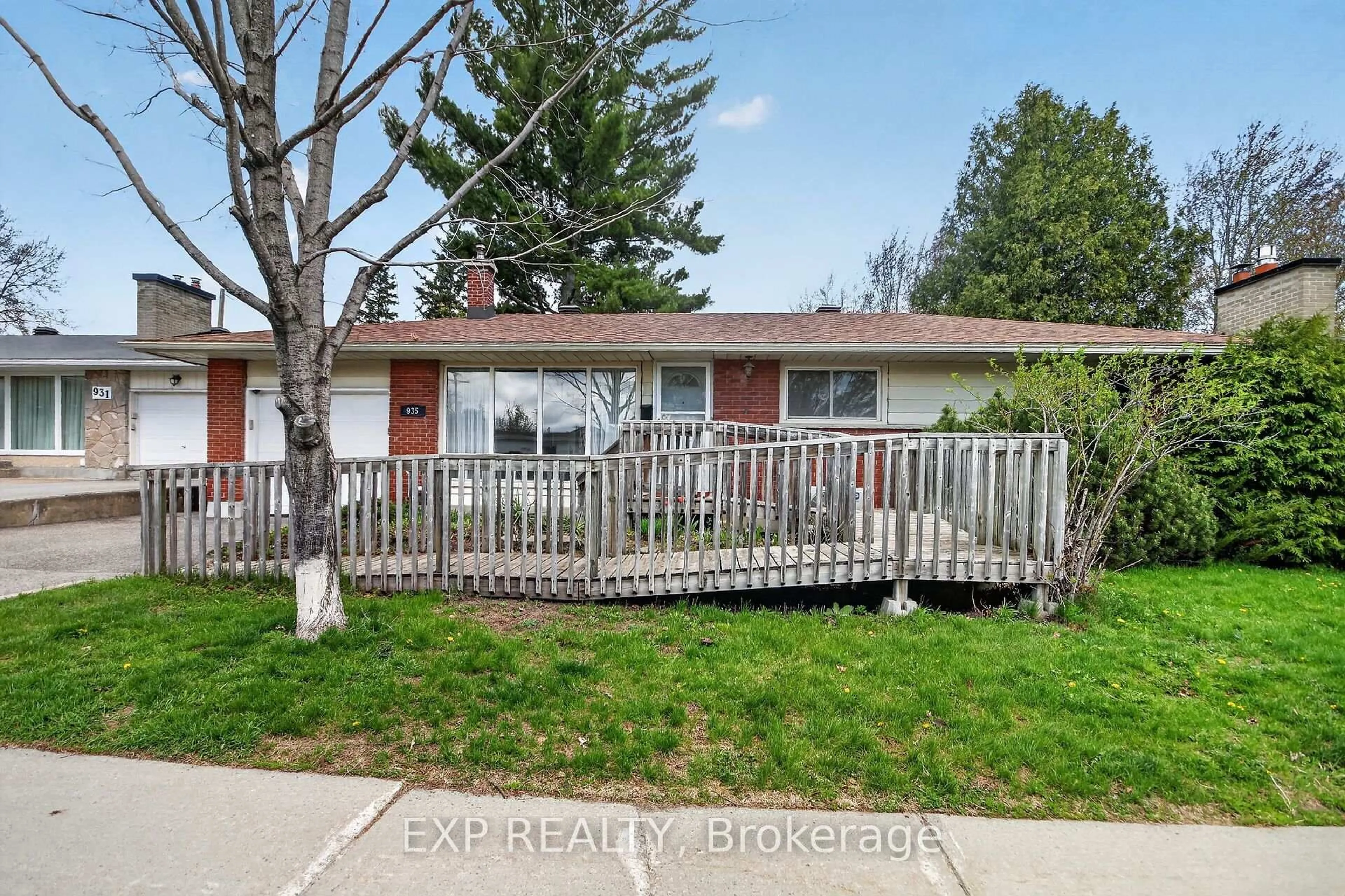 Unknown for 935 Pleasant Park Rd, Ottawa Ontario K1G 1Z6