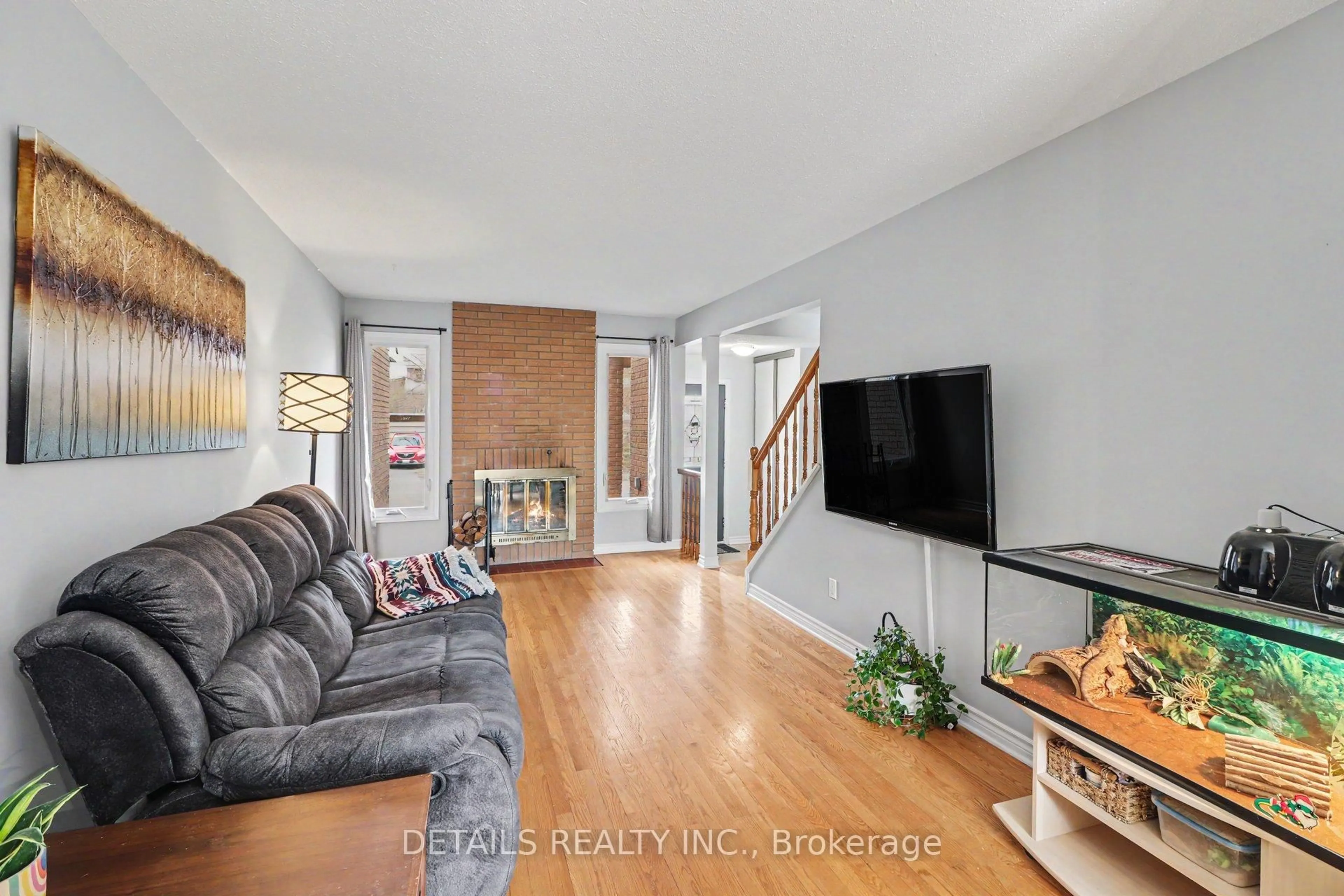 Living room with furniture, unknown for 1078 St Jovite Rdge, Ottawa Ontario K1C 1Y8