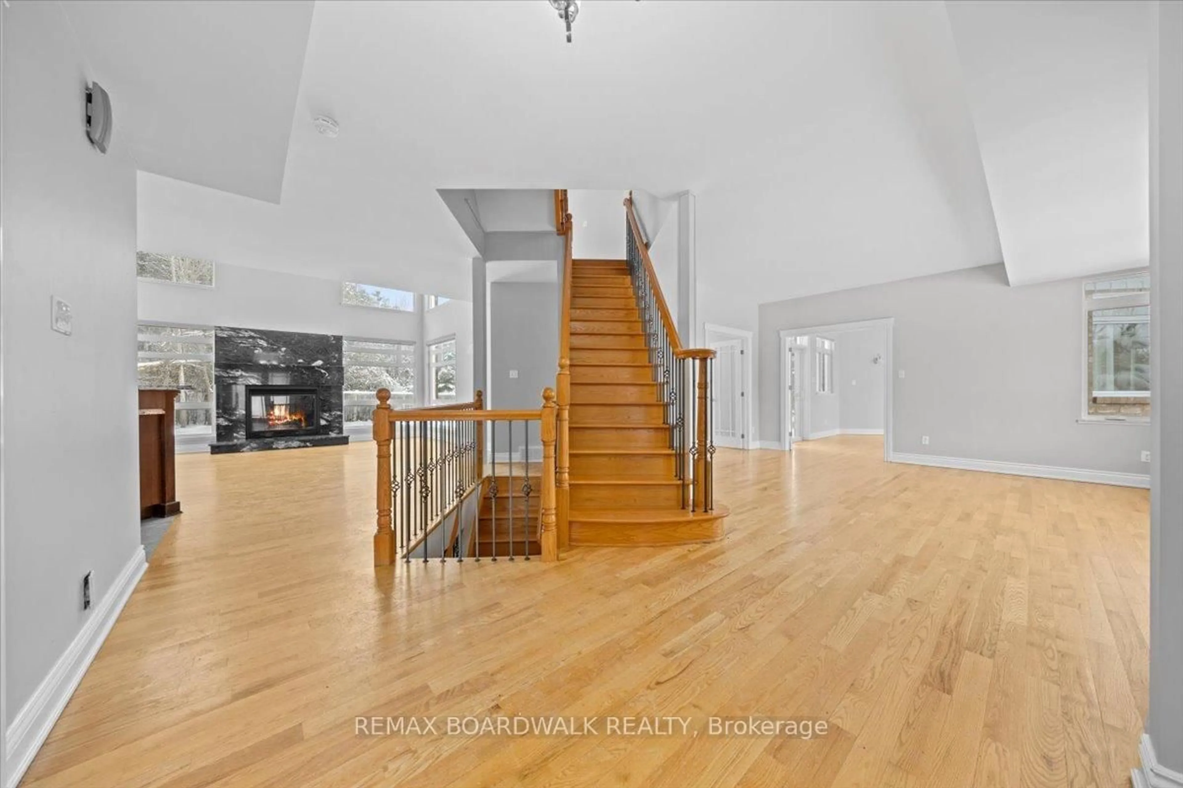 Indoor foyer for 3437 BASKINS BEACH Rd, Ottawa Ontario K0A 1T0
