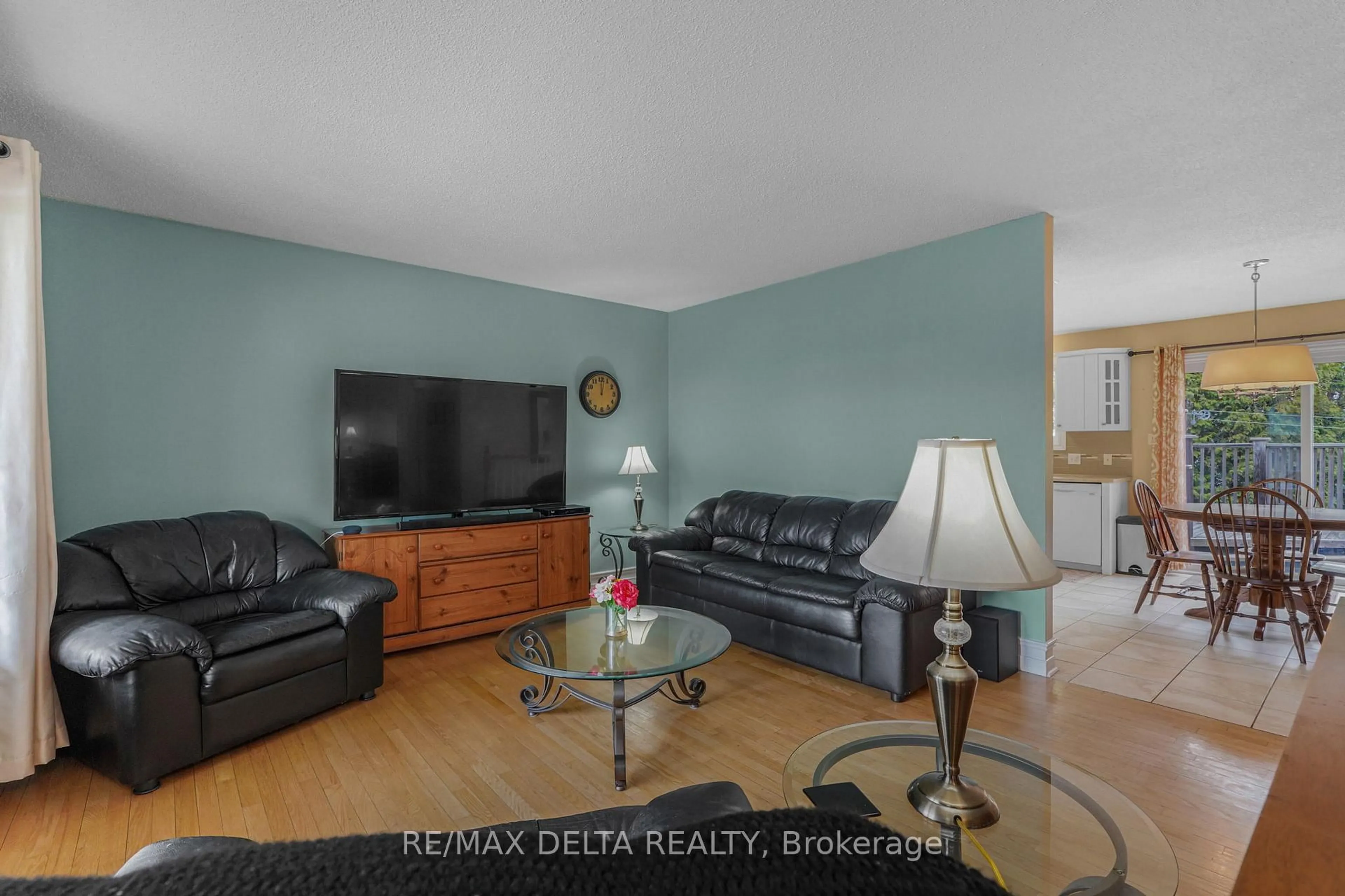 Living room with furniture, unknown for 2807 Leonard St, Clarence-Rockland Ontario K4K 1A5