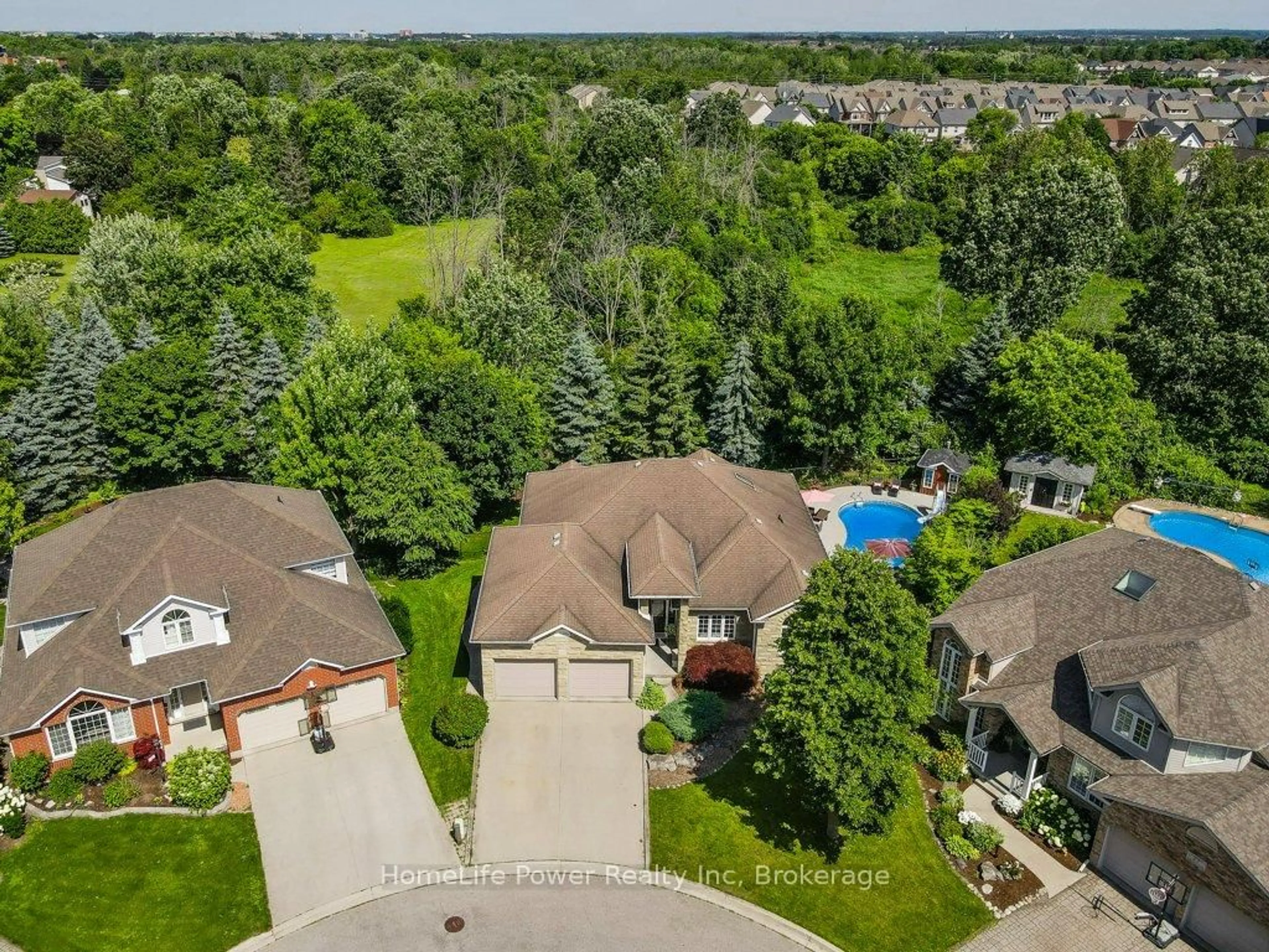 A pic from outside/outdoor area/front of a property/back of a property/a pic from drone, unknown for 16 ELDERBERRY Crt, Guelph Ontario N1L 1K3
