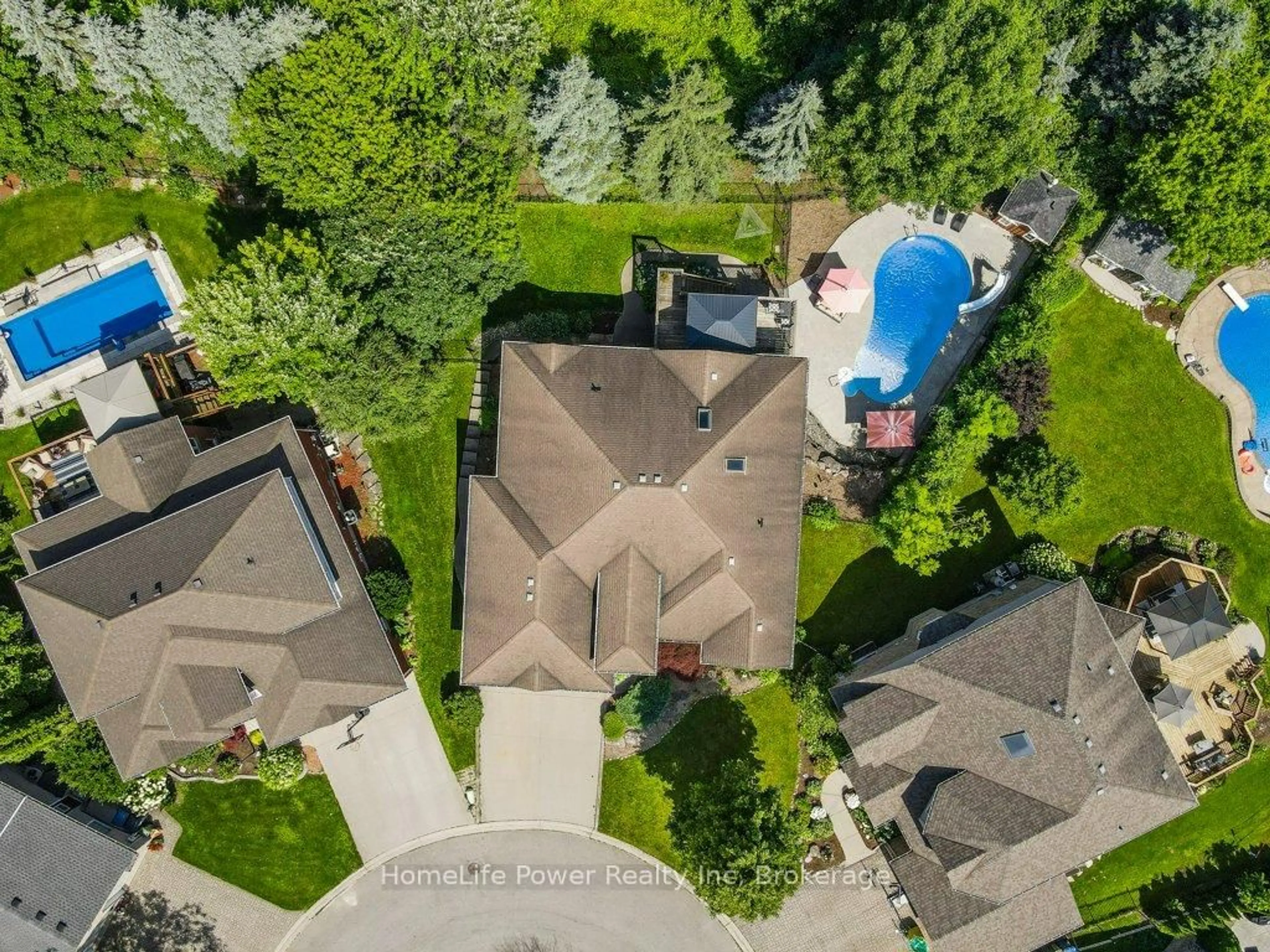 A pic from outside/outdoor area/front of a property/back of a property/a pic from drone, street for 16 ELDERBERRY Crt, Guelph Ontario N1L 1K3