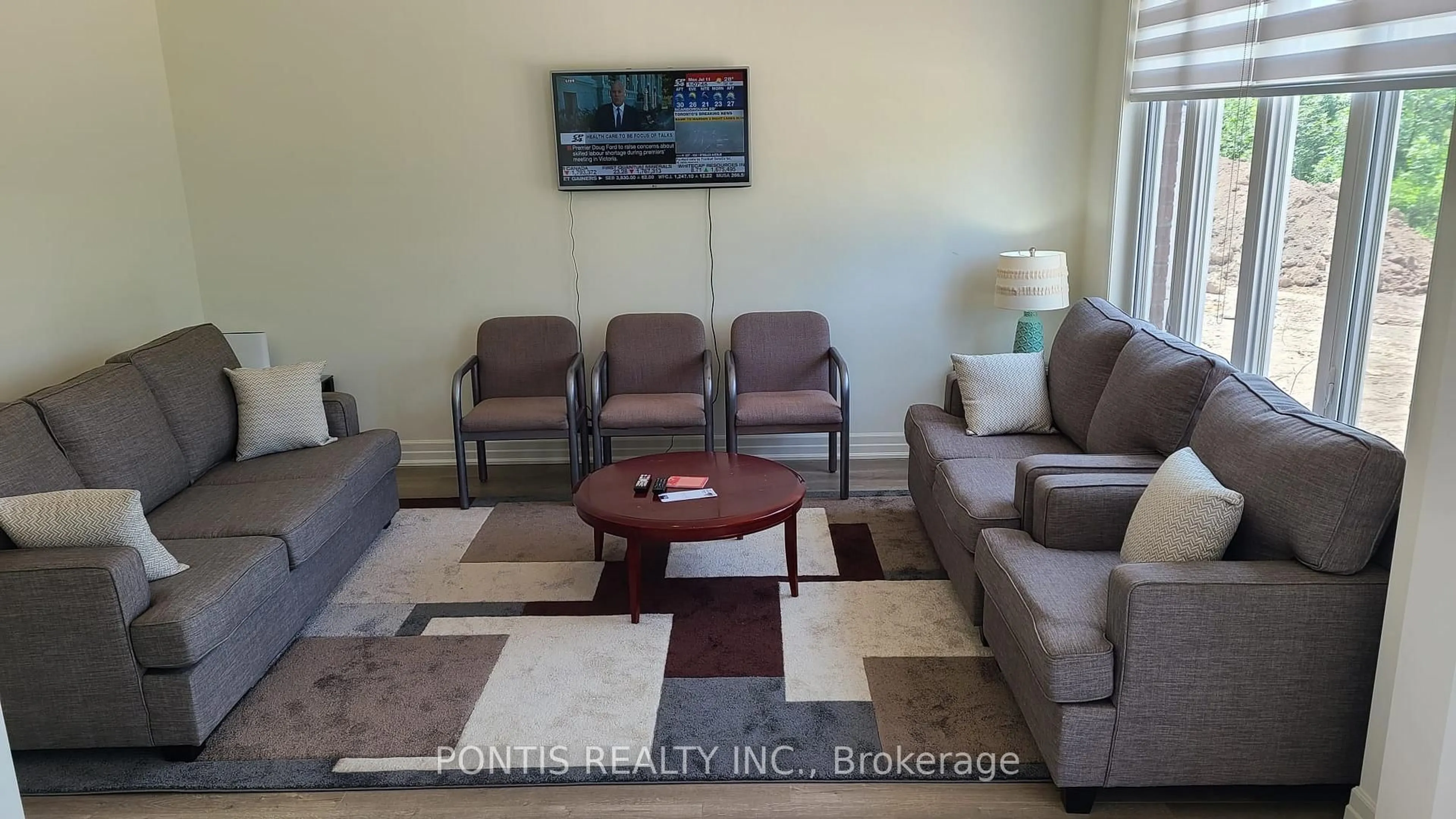 Living room with furniture, unknown for 1610 MARINA Dr, Fort Erie Ontario L2A 0E1