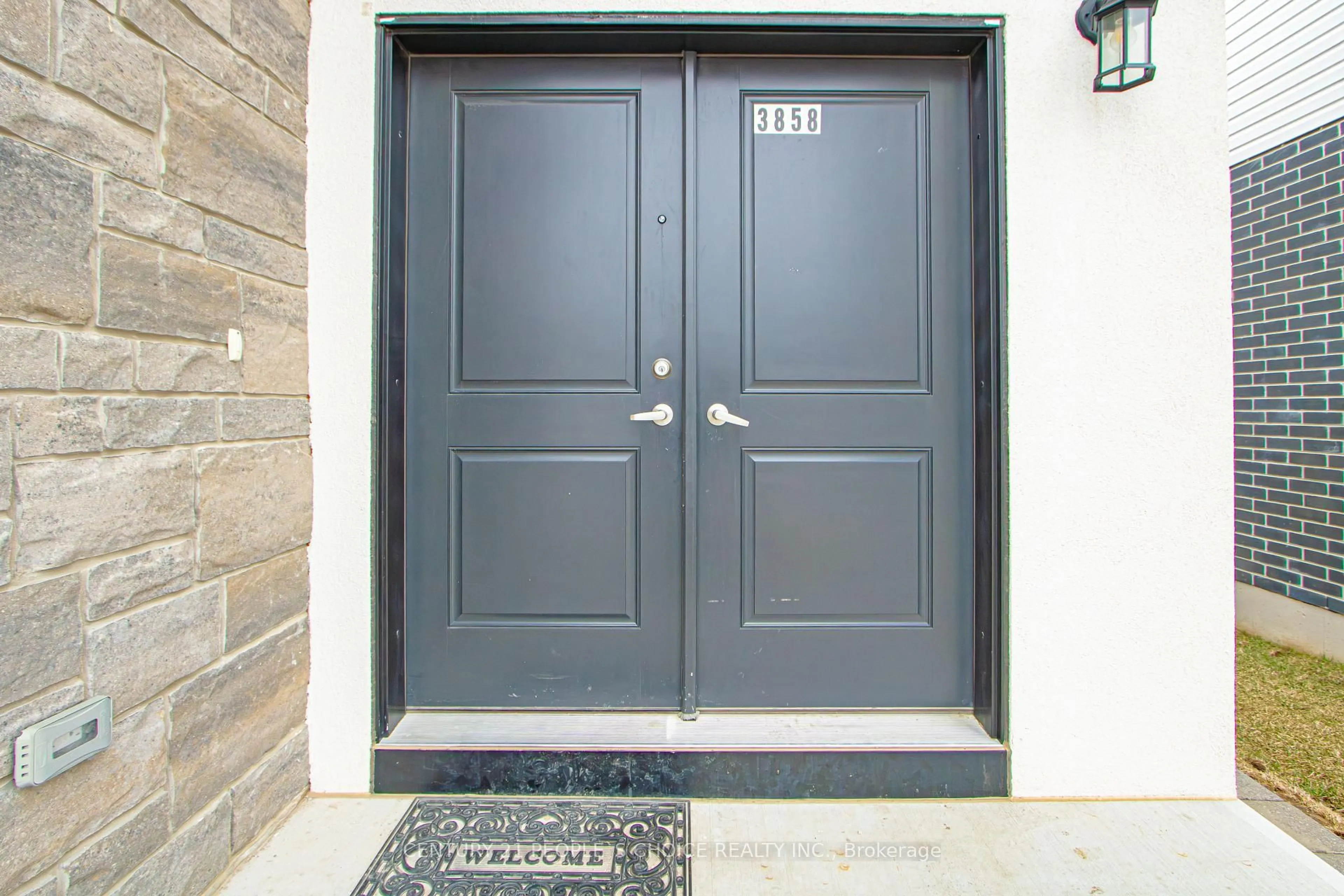 Indoor entryway for 3858 Campbell St, London South Ontario N6P 0J5
