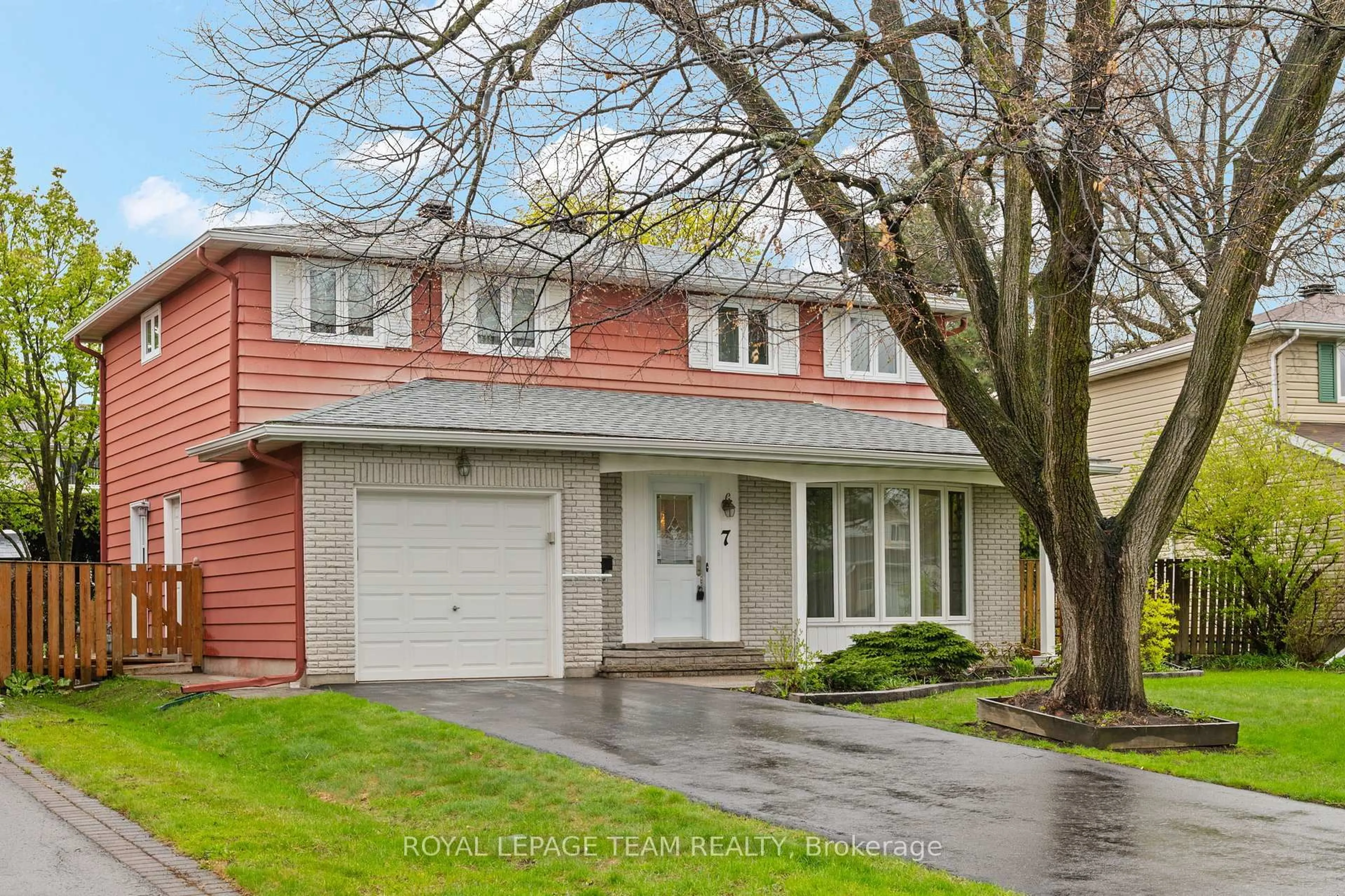 Home with vinyl exterior material, street for 7 Centrepark Dr, Ottawa Ontario K1B 3C2