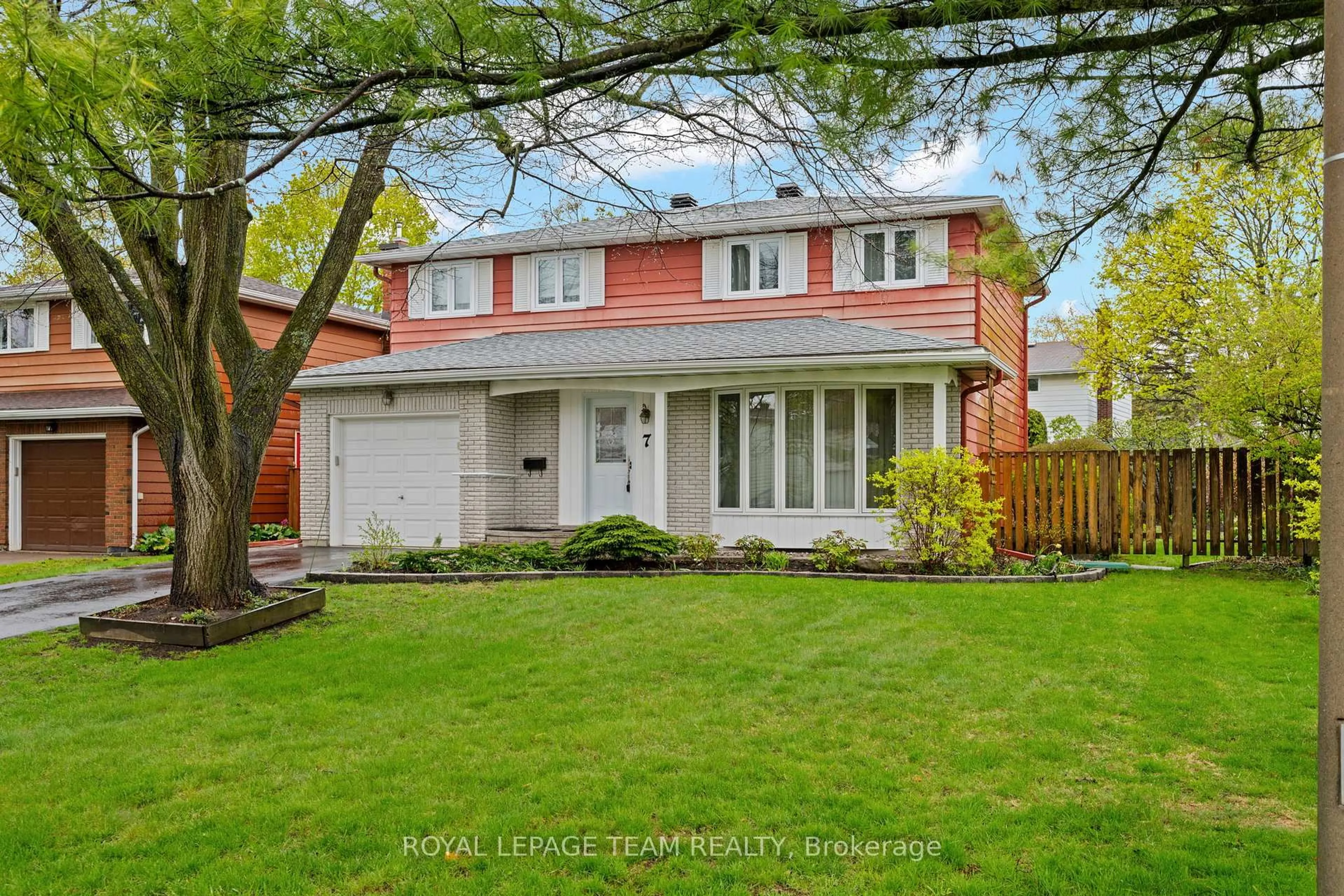 Home with vinyl exterior material, street for 7 Centrepark Dr, Ottawa Ontario K1B 3C2