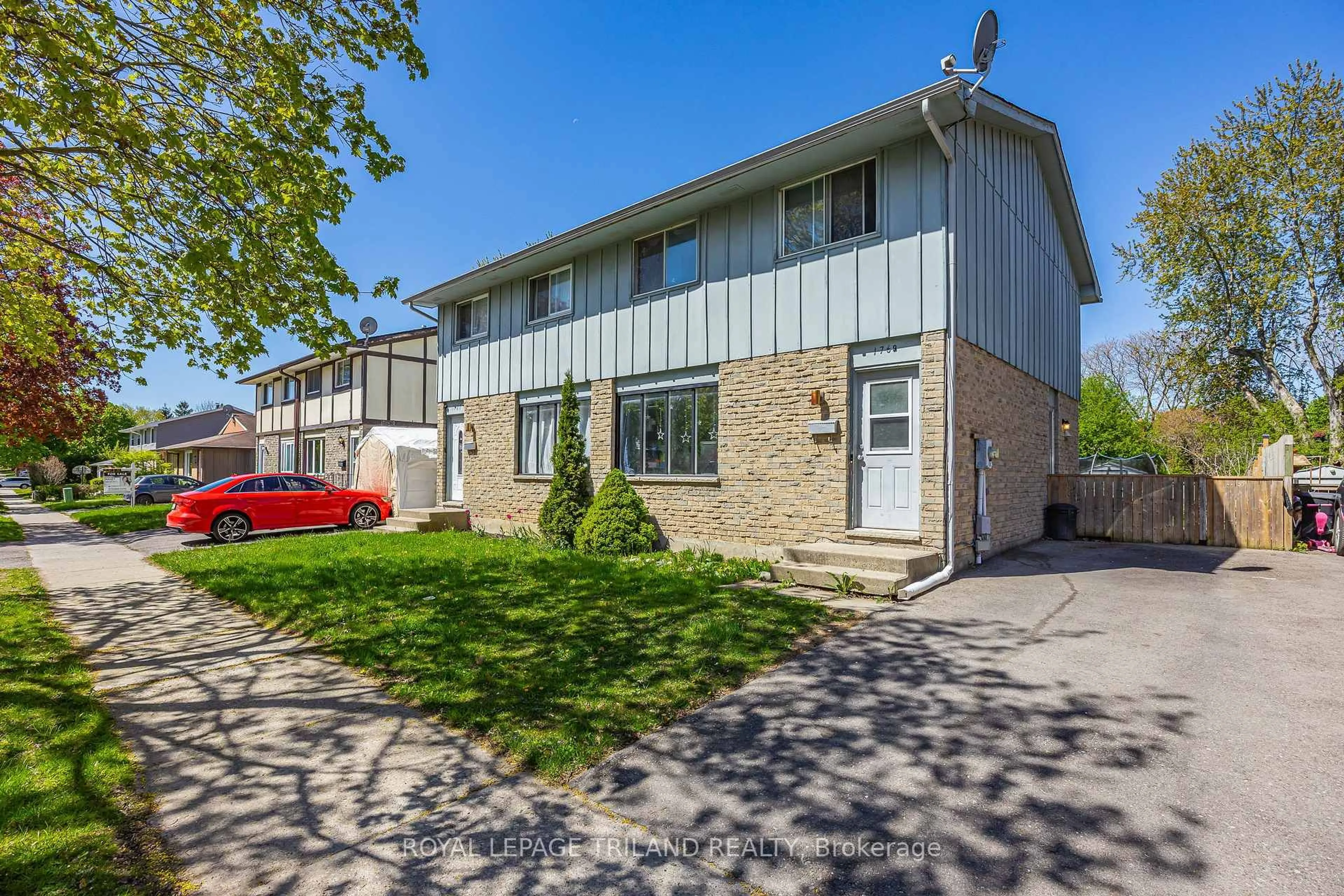 A pic from outside/outdoor area/front of a property/back of a property/a pic from drone, street for 1769 Aldersbrook Rd, London North Ontario N6G 3E2