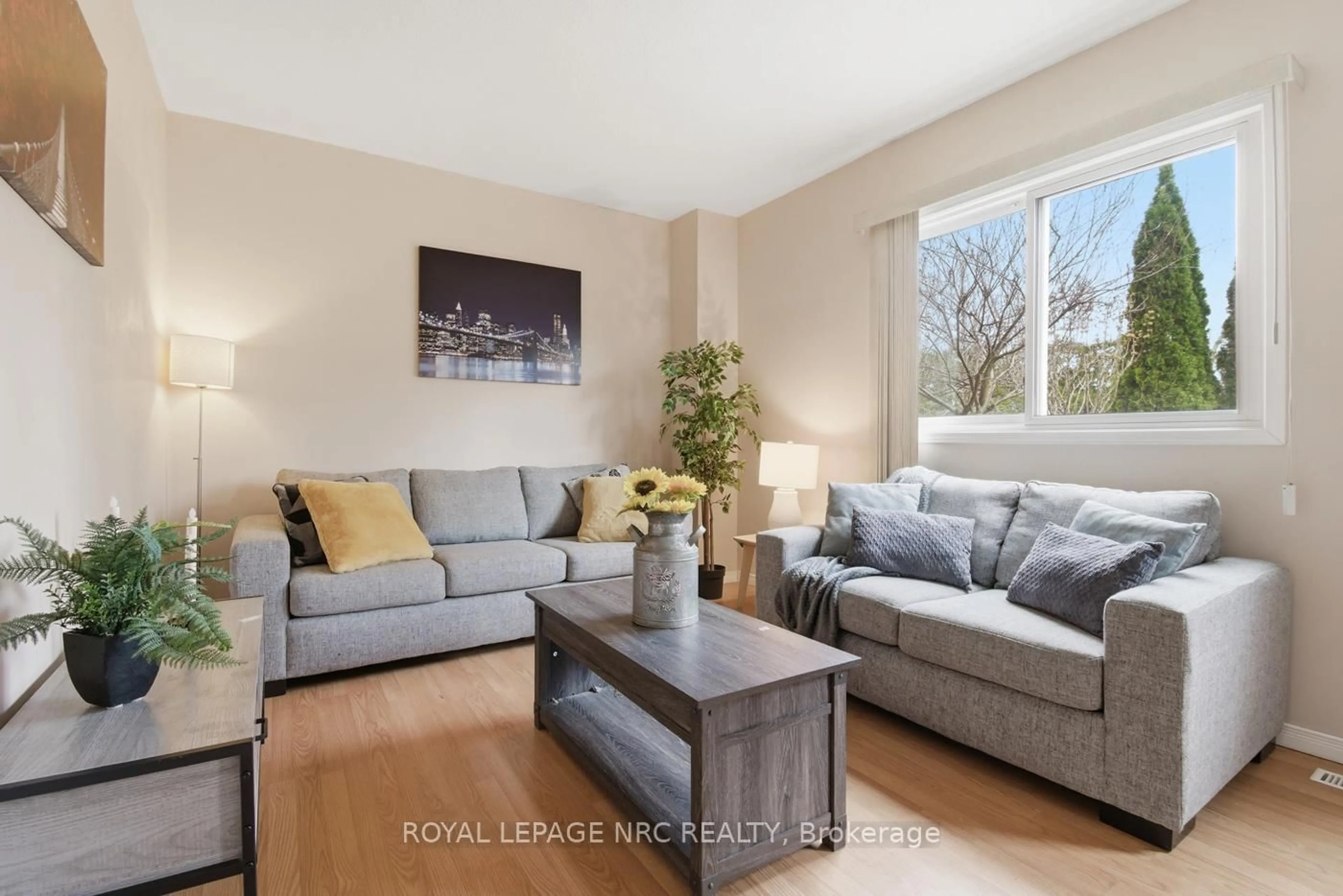Living room with furniture, unknown for 185 Denistoun St #18, Welland Ontario L3C 6J6