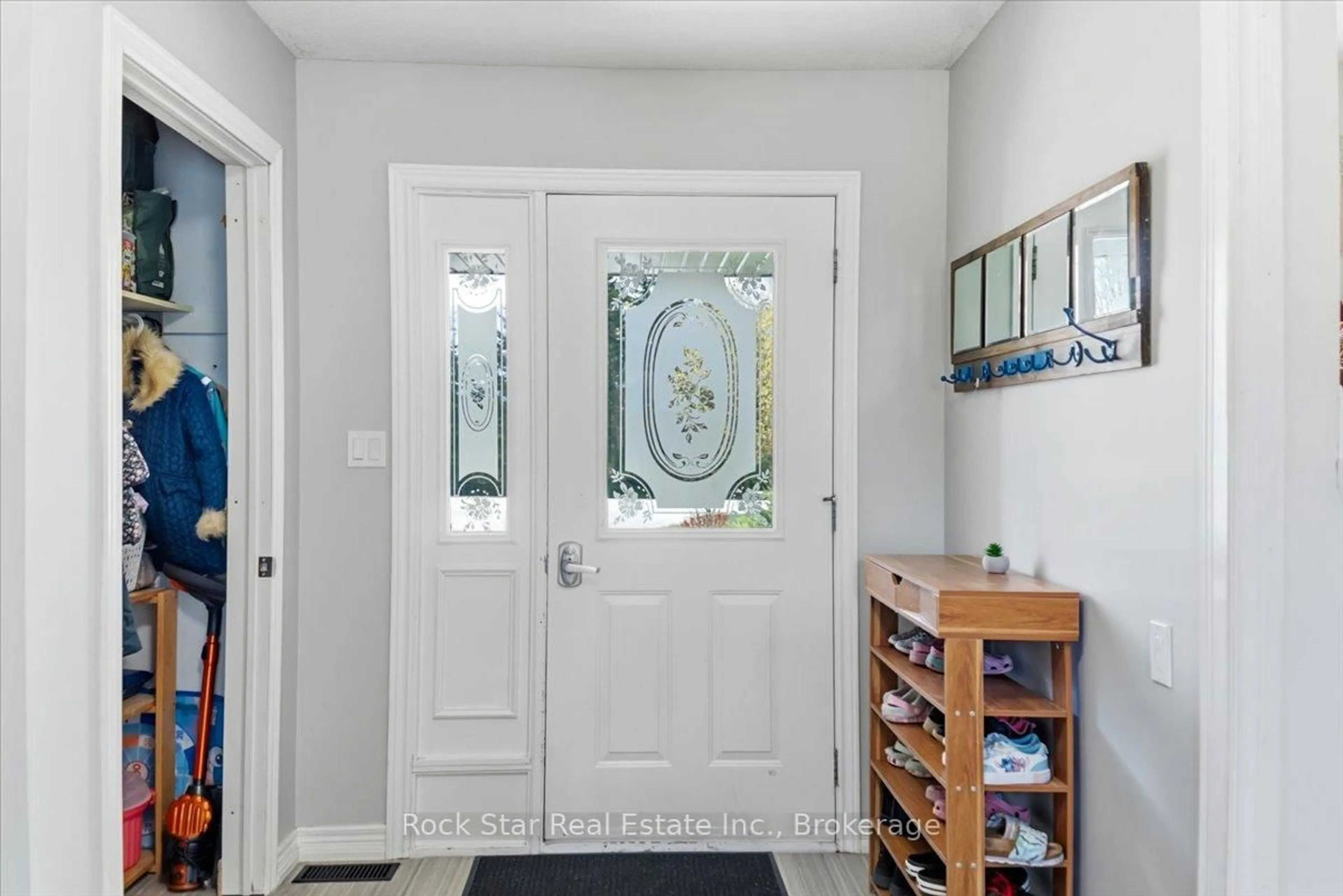 Indoor entryway for 9487 Maas Park Dr, Wellington North Ontario N0G 2L0