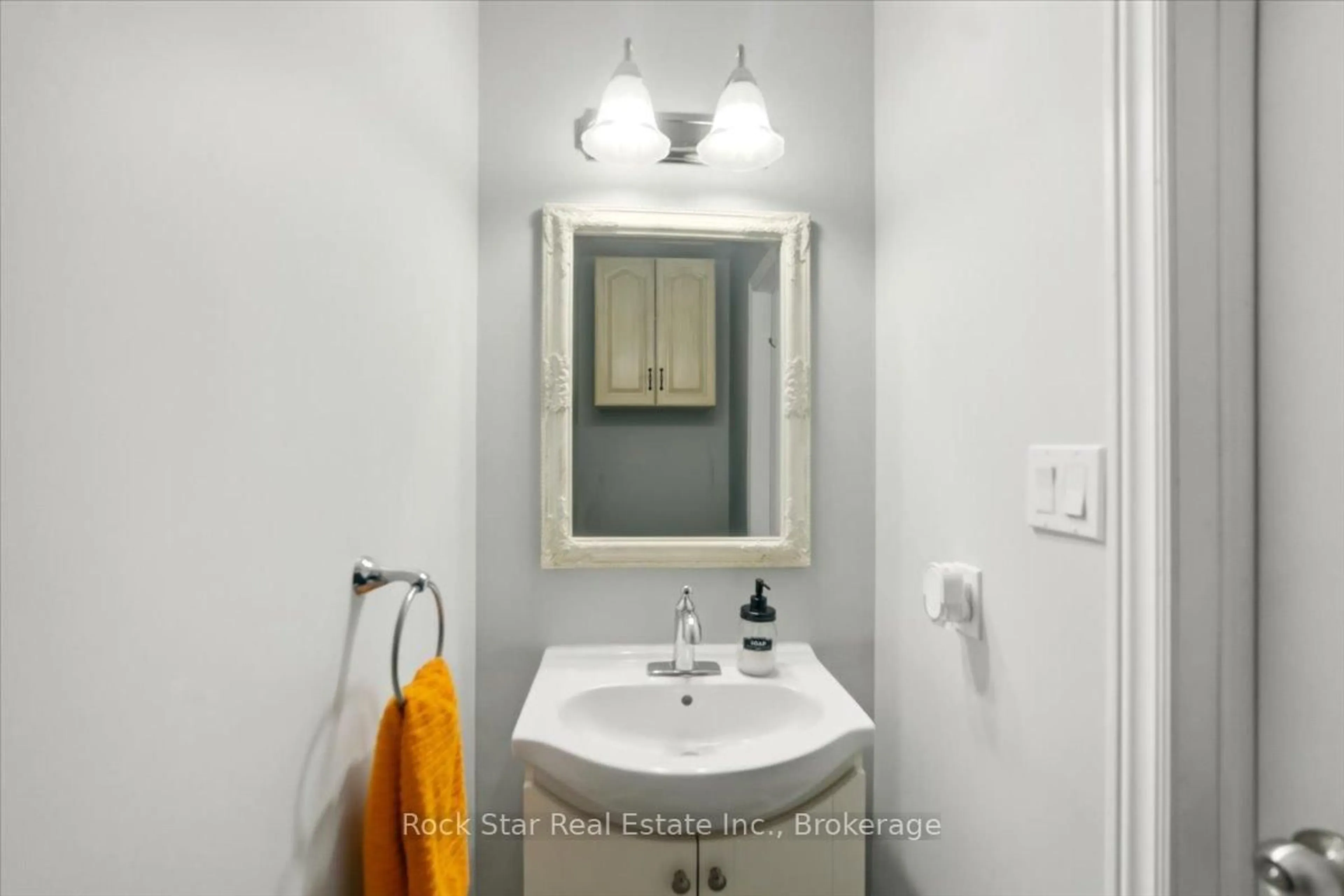 Standard bathroom, ceramic/tile floor for 9487 Maas Park Dr, Wellington North Ontario N0G 2L0