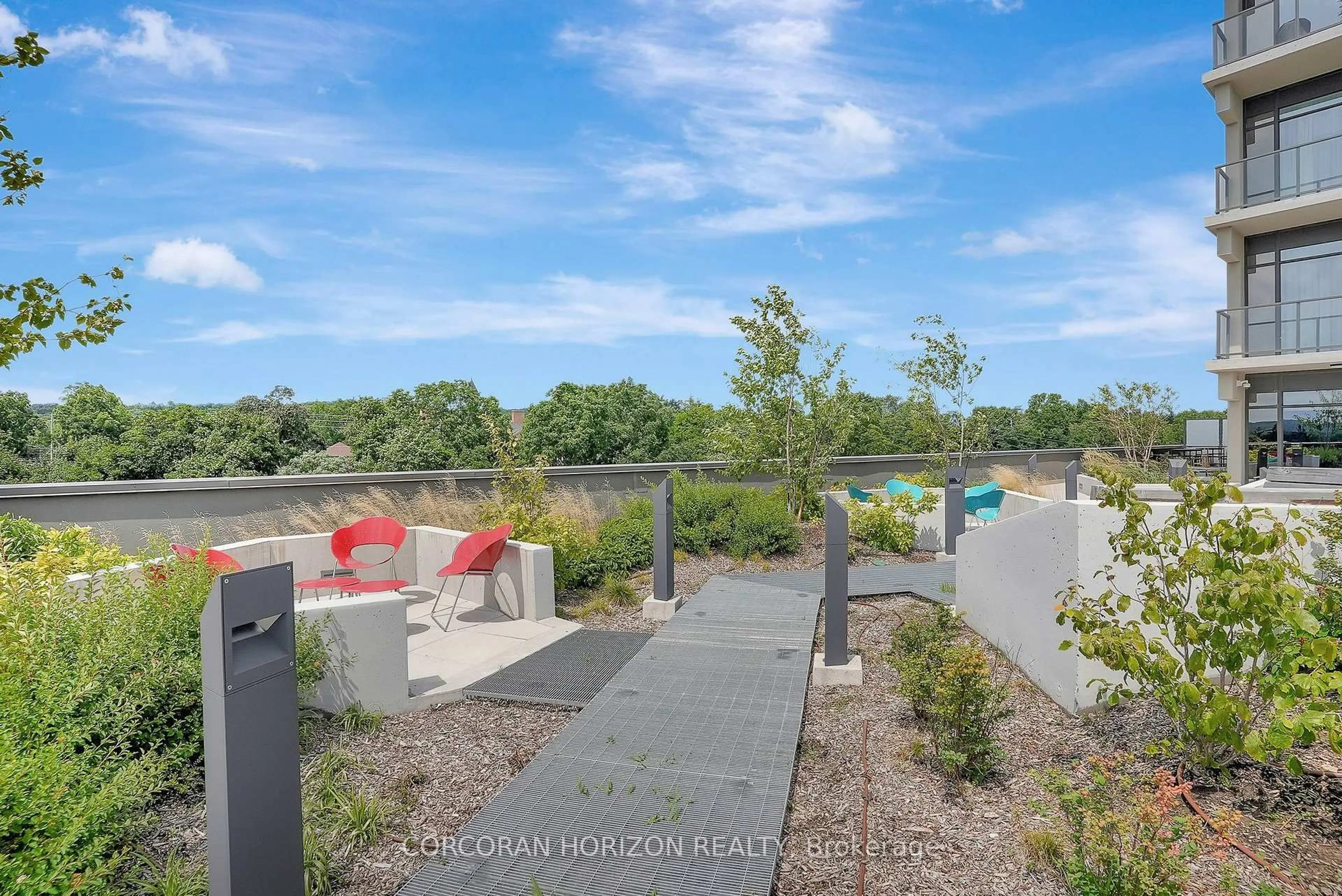 A pic from outside/outdoor area/front of a property/back of a property/a pic from drone, water/lake/river/ocean view for 15 Glebe St #1511, Cambridge Ontario N1S 0C3