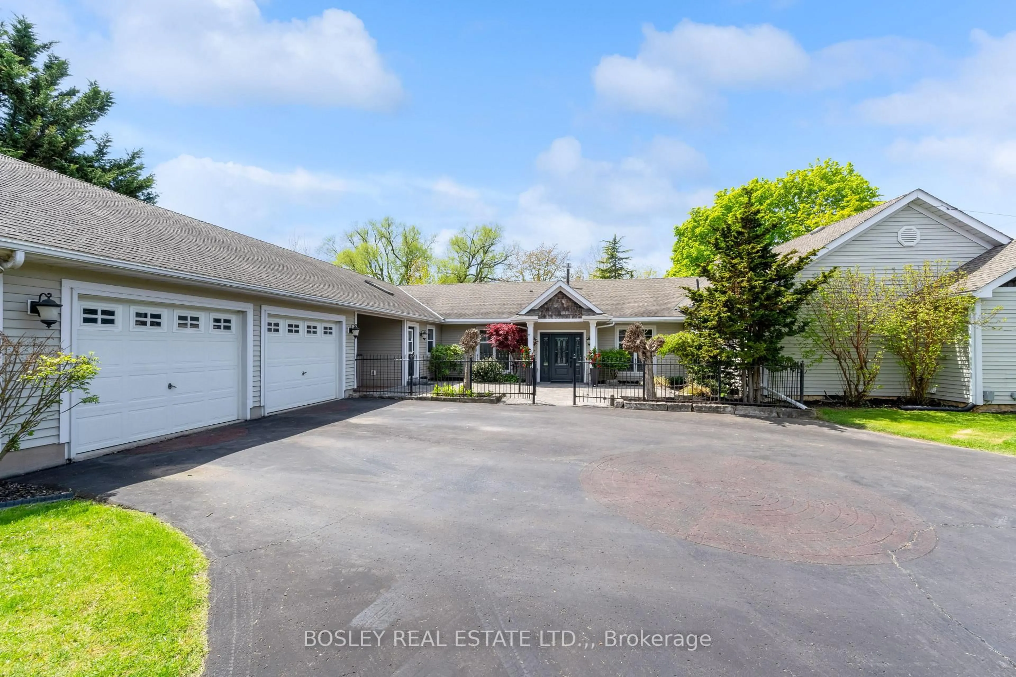A pic from outside/outdoor area/front of a property/back of a property/a pic from drone, water/lake/river/ocean view for 166 Lakeshore Rd, St. Catharines Ontario L2N 2V1
