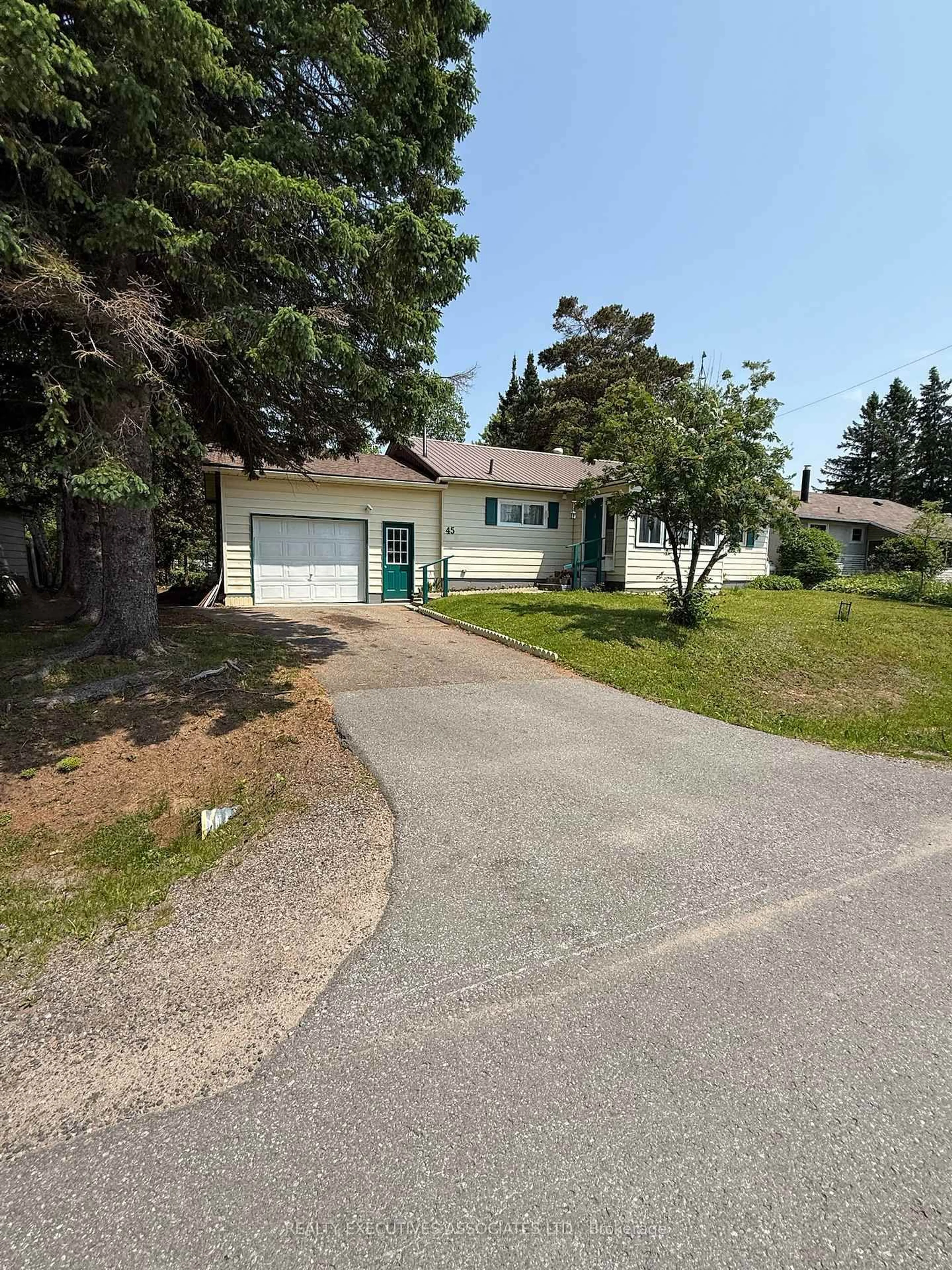 A pic from outside/outdoor area/front of a property/back of a property/a pic from drone, street for 45 Larch St, Highlands East Ontario K0L 1M0