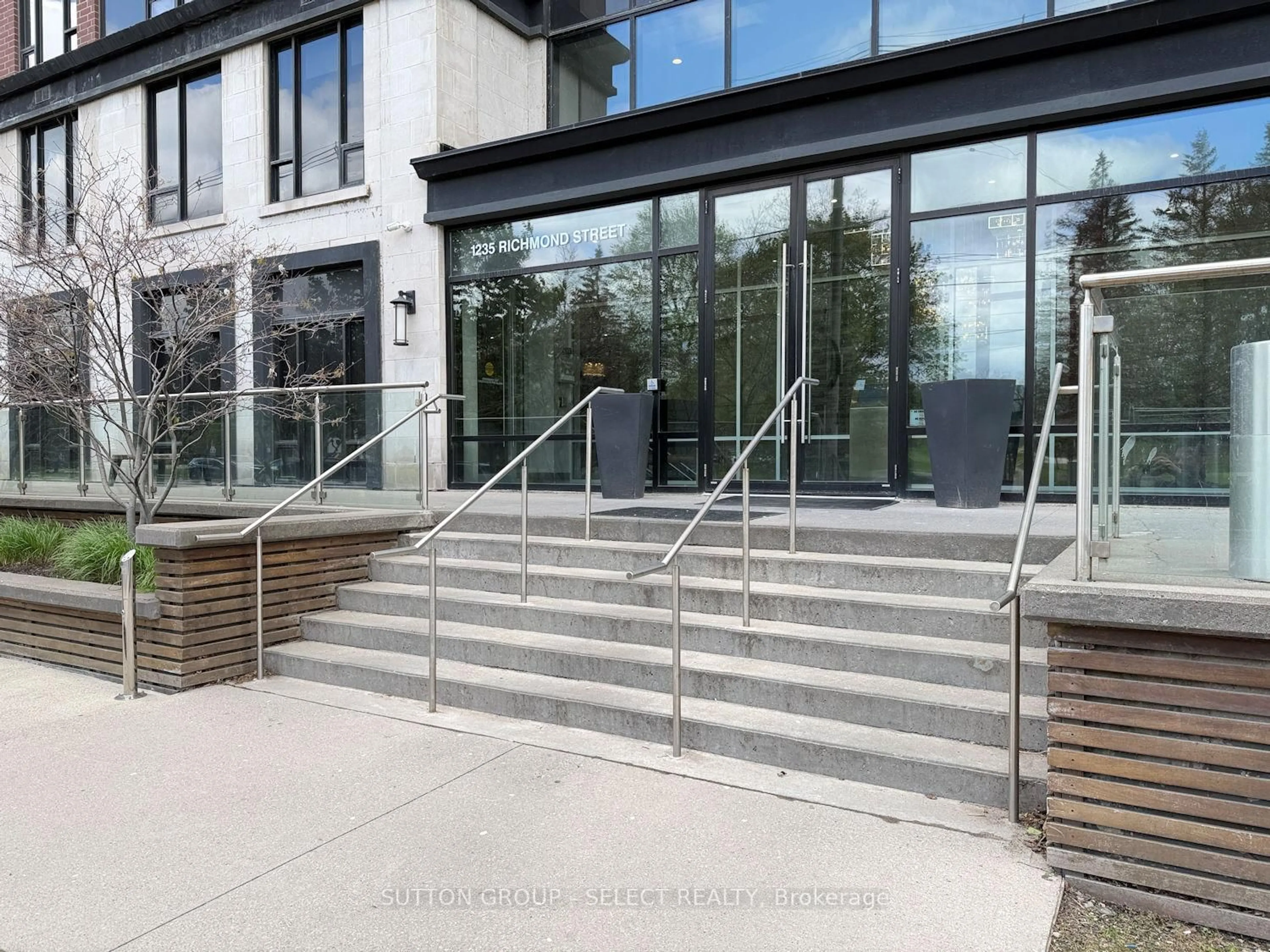 Unknown for 1235 Richmond St #1606, London East Ontario N6A 0C1