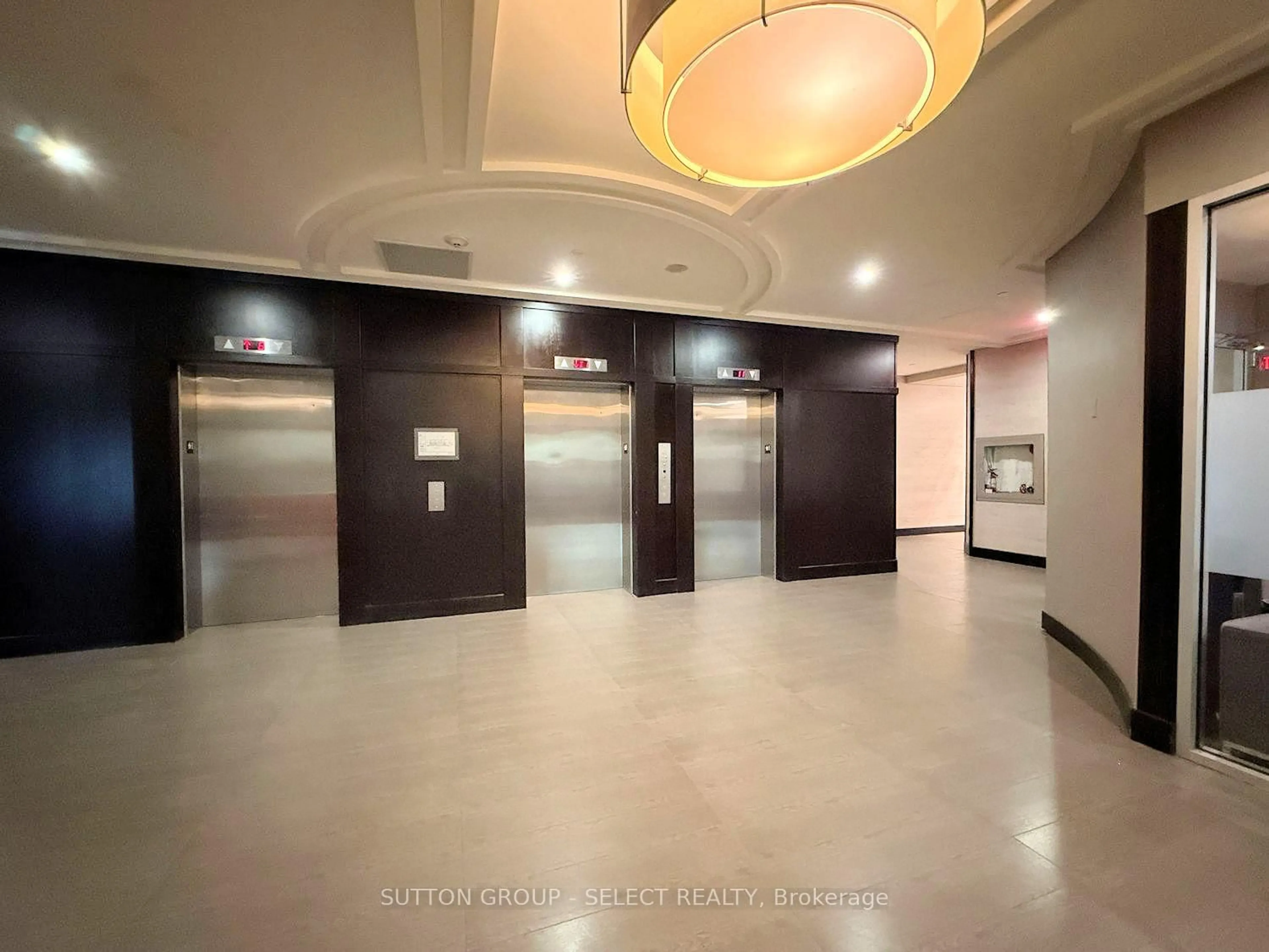 Indoor foyer for 1235 Richmond St #1606, London East Ontario N6A 0C1