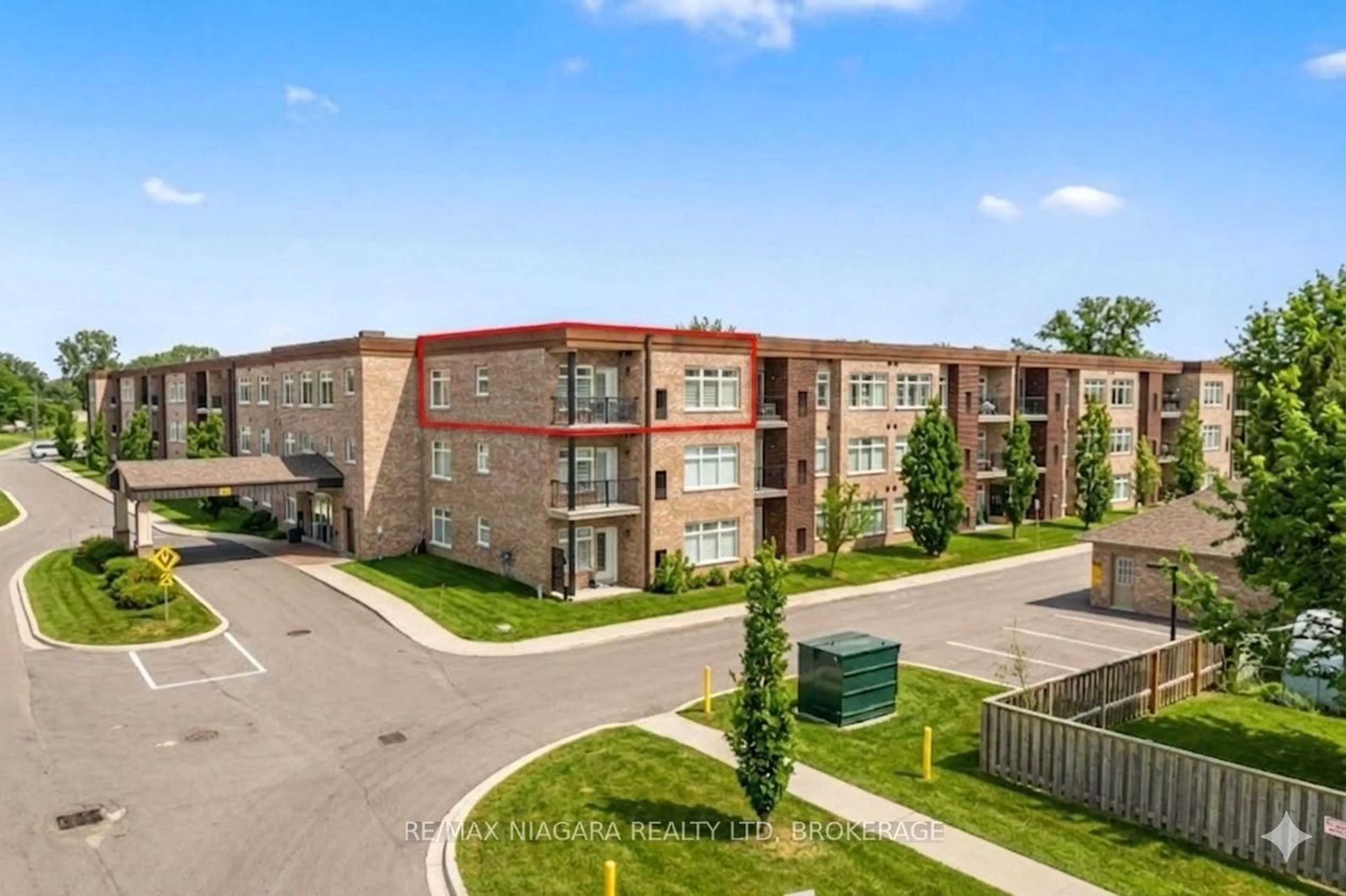 A pic from outside/outdoor area/front of a property/back of a property/a pic from drone, unknown for 4644 Pettit Ave #300, Niagara Falls Ontario L2E 0B4