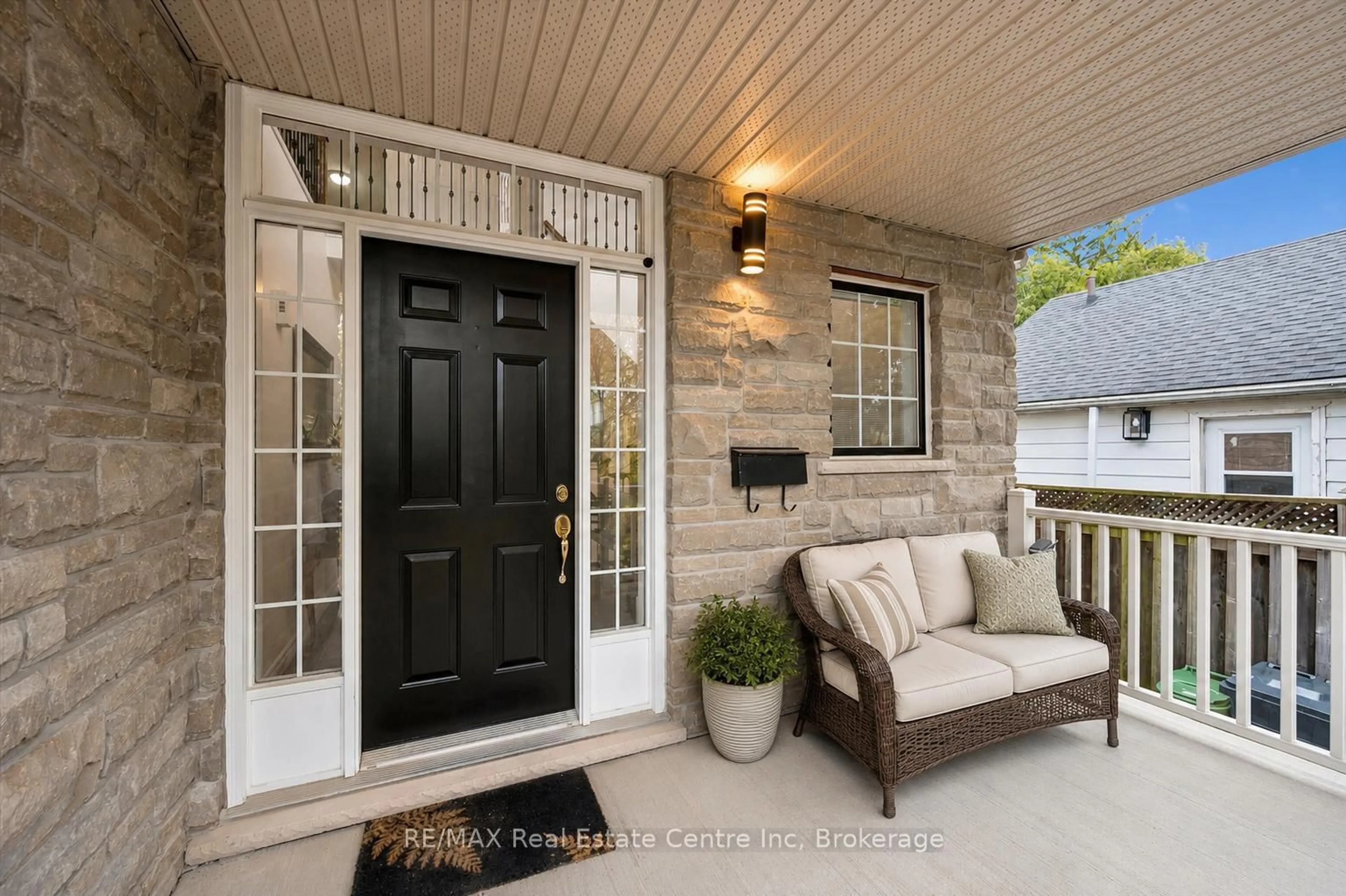 Indoor entryway for 7 HARDY St, Guelph Ontario N1E 5G4