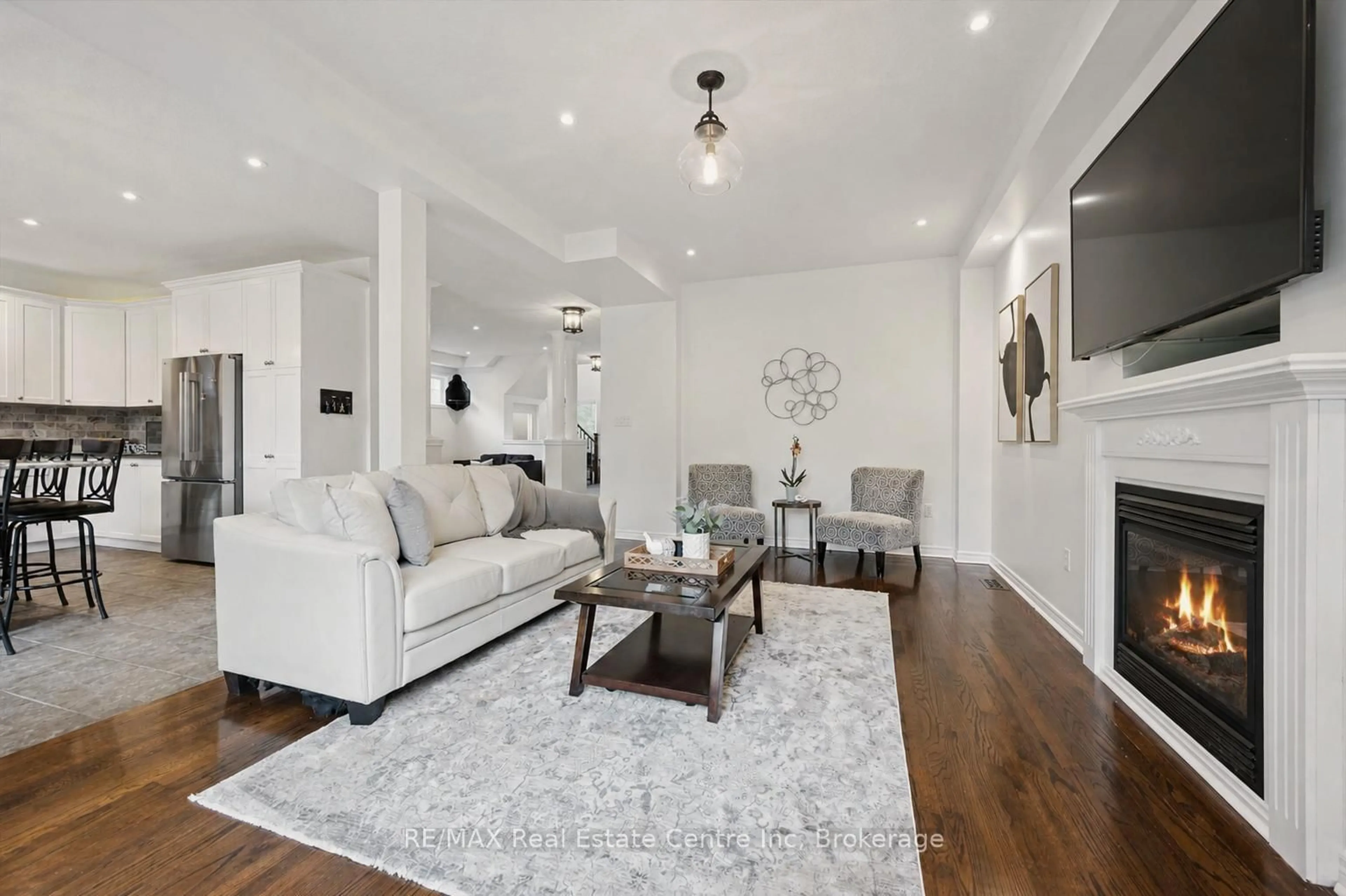 Living room with furniture, unknown for 7 HARDY St, Guelph Ontario N1E 5G4