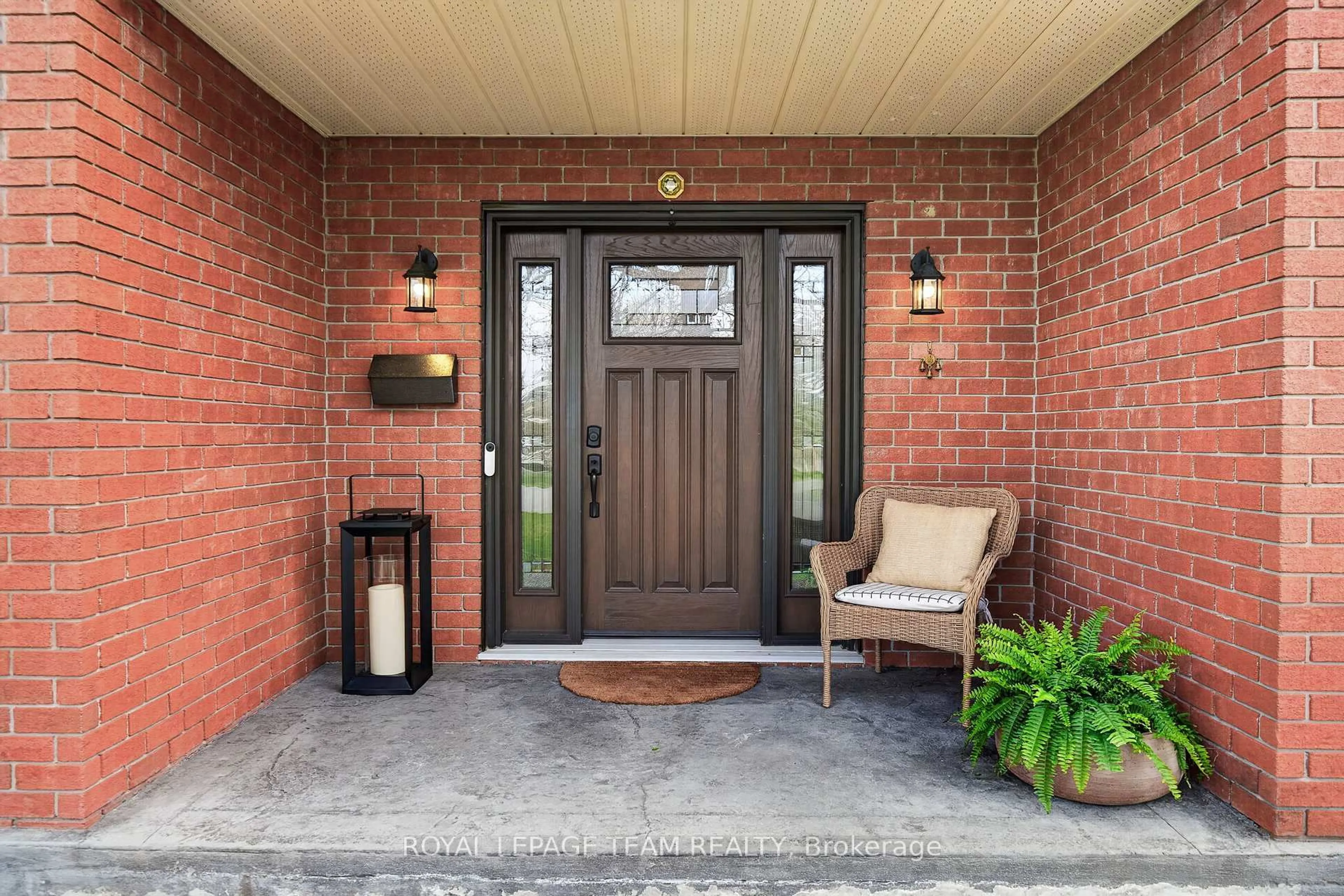 Indoor entryway for 1108 Cindy Hill Cres, Ottawa Ontario K4M 1E8