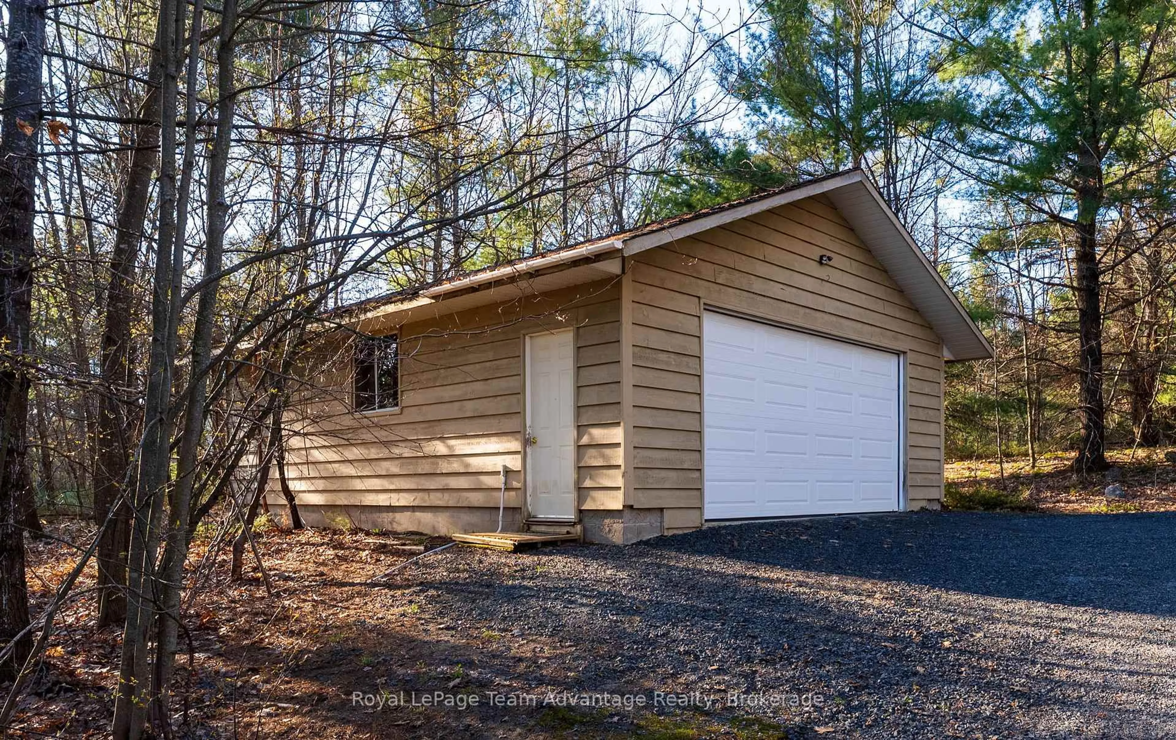 Indoor garage for 68 Shebeshekong Rd, Carling Ontario P0G 1G0