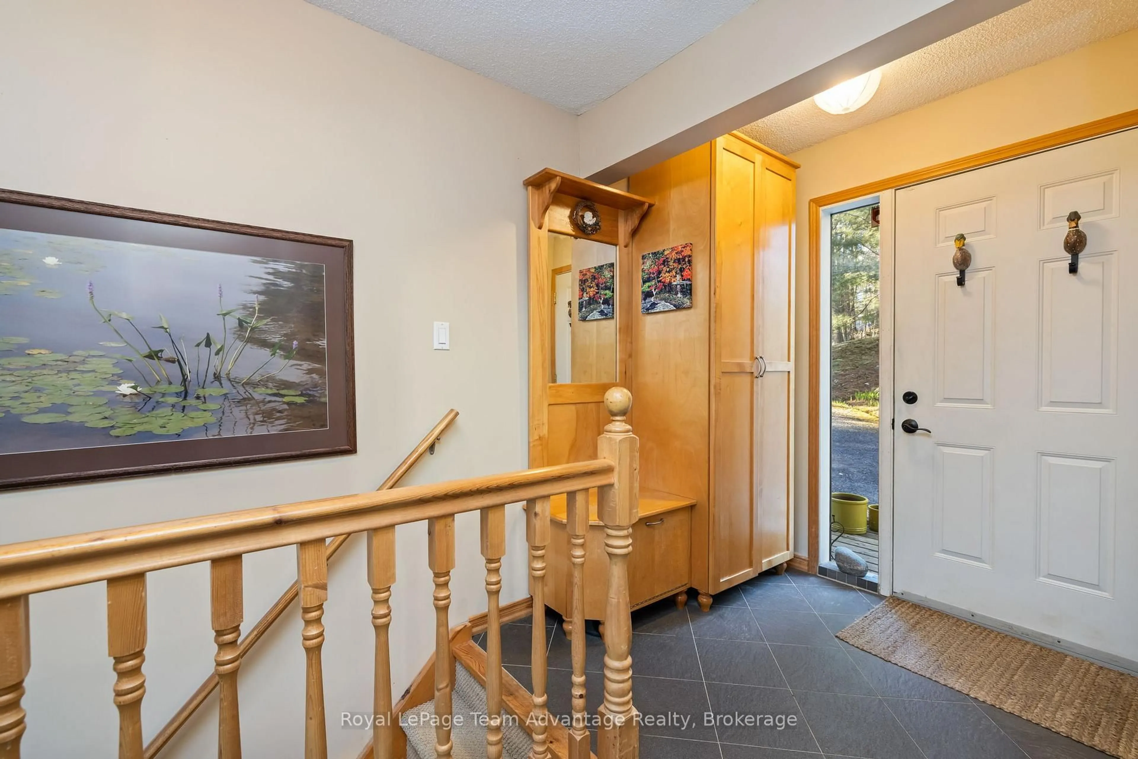 Indoor foyer for 68 Shebeshekong Rd, Carling Ontario P0G 1G0