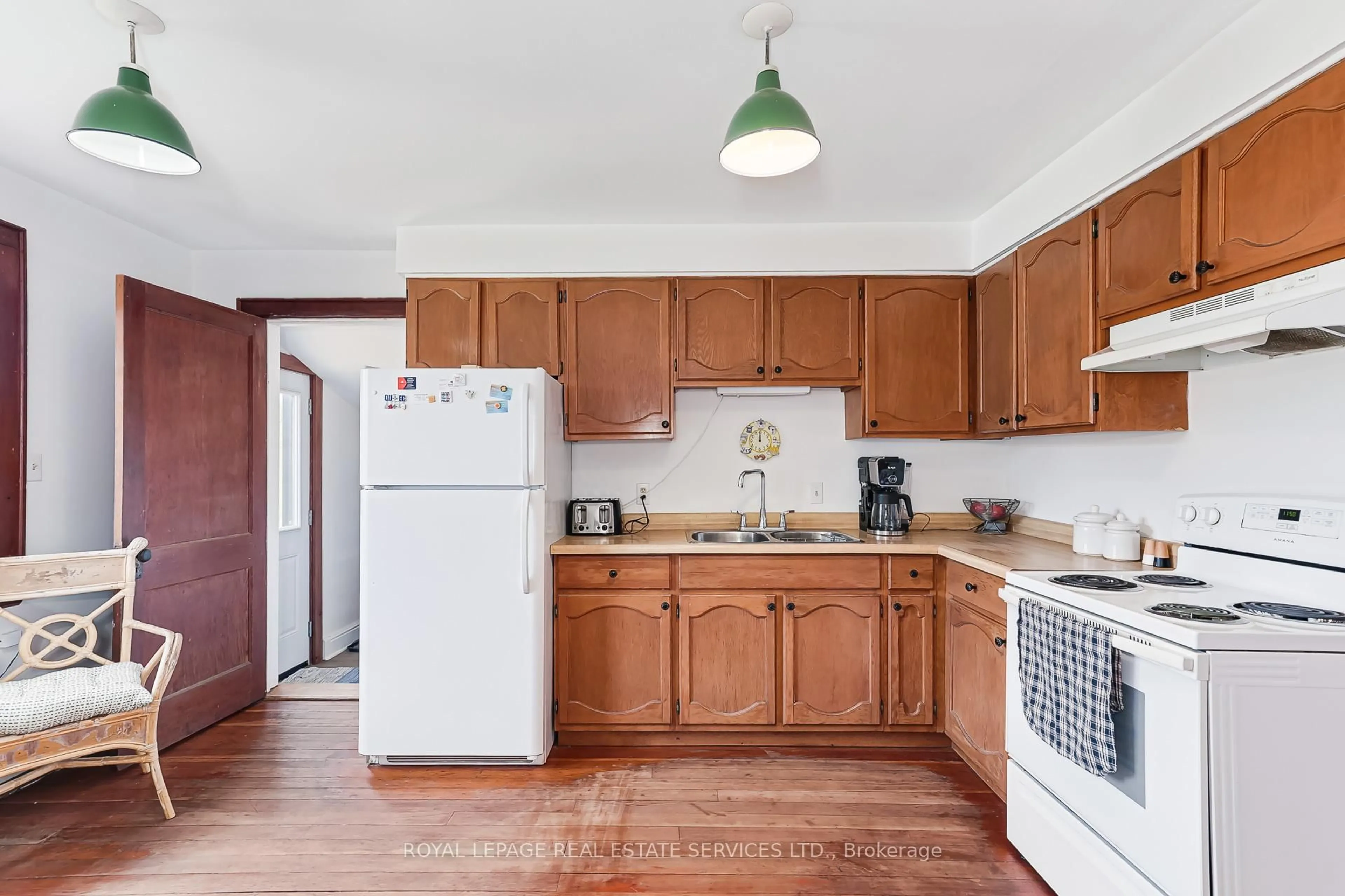 Standard kitchen, unknown for 58111 12th Line, Meaford Ontario N4L 1W5