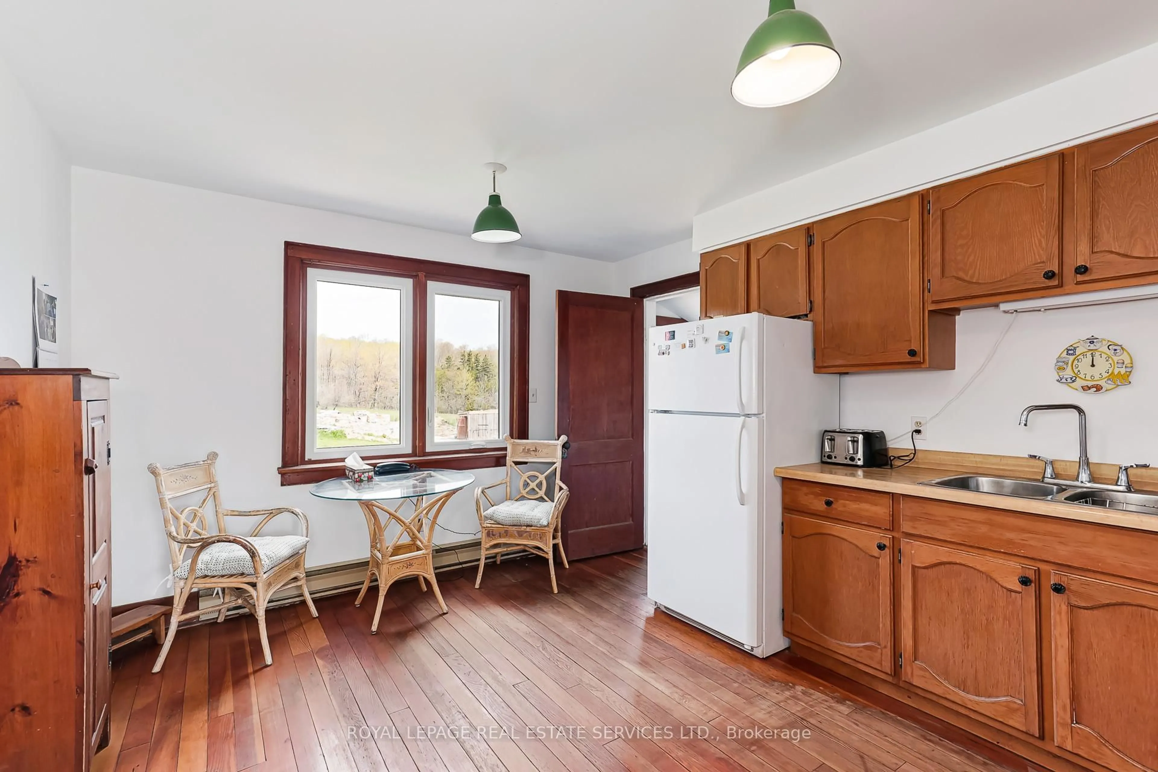 Standard kitchen, wood/laminate floor for 58111 12th Line, Meaford Ontario N4L 1W5