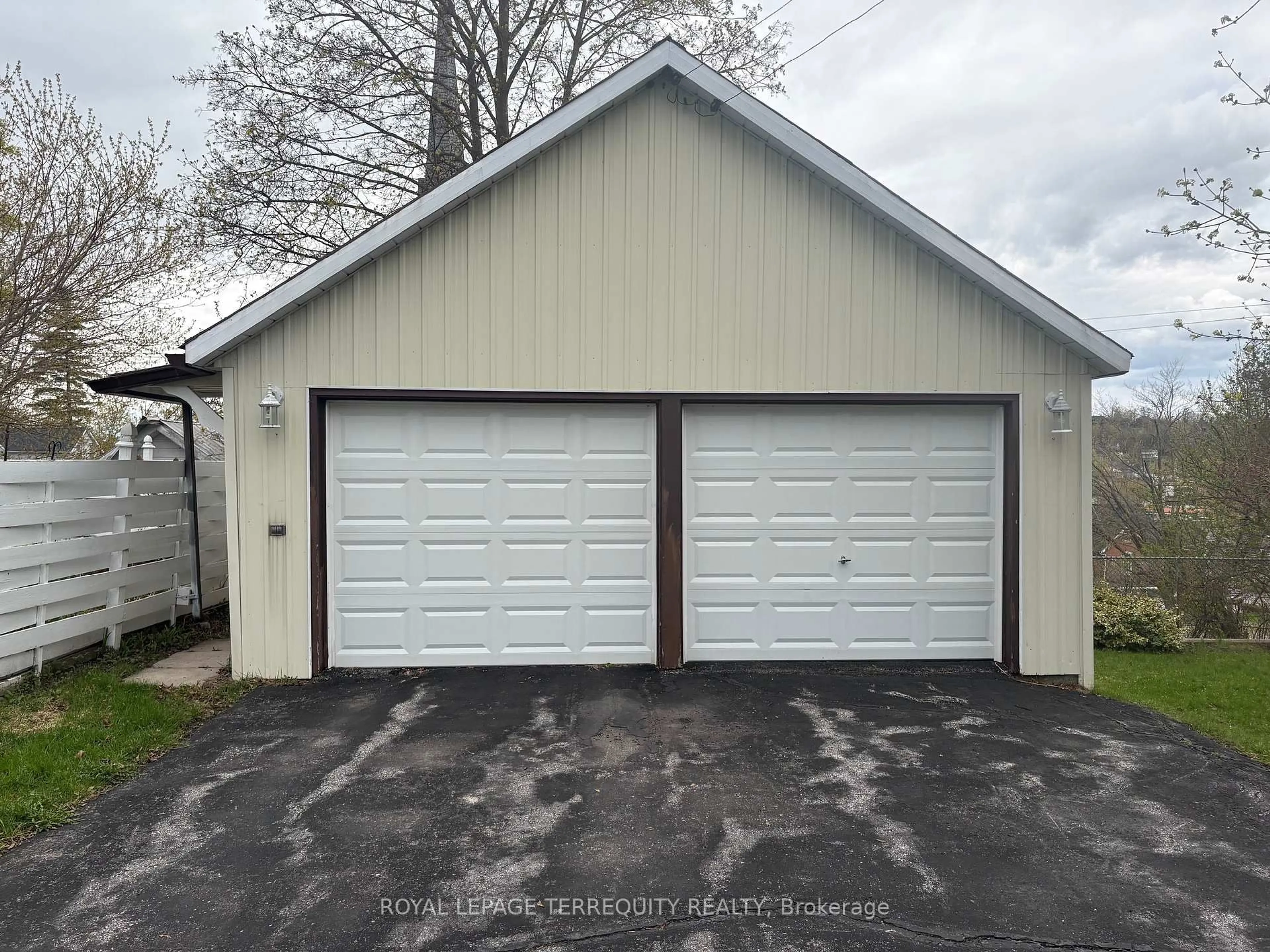 Indoor garage for 16 Ethan Lane, Asphodel-Norwood Ontario K0L 2V0