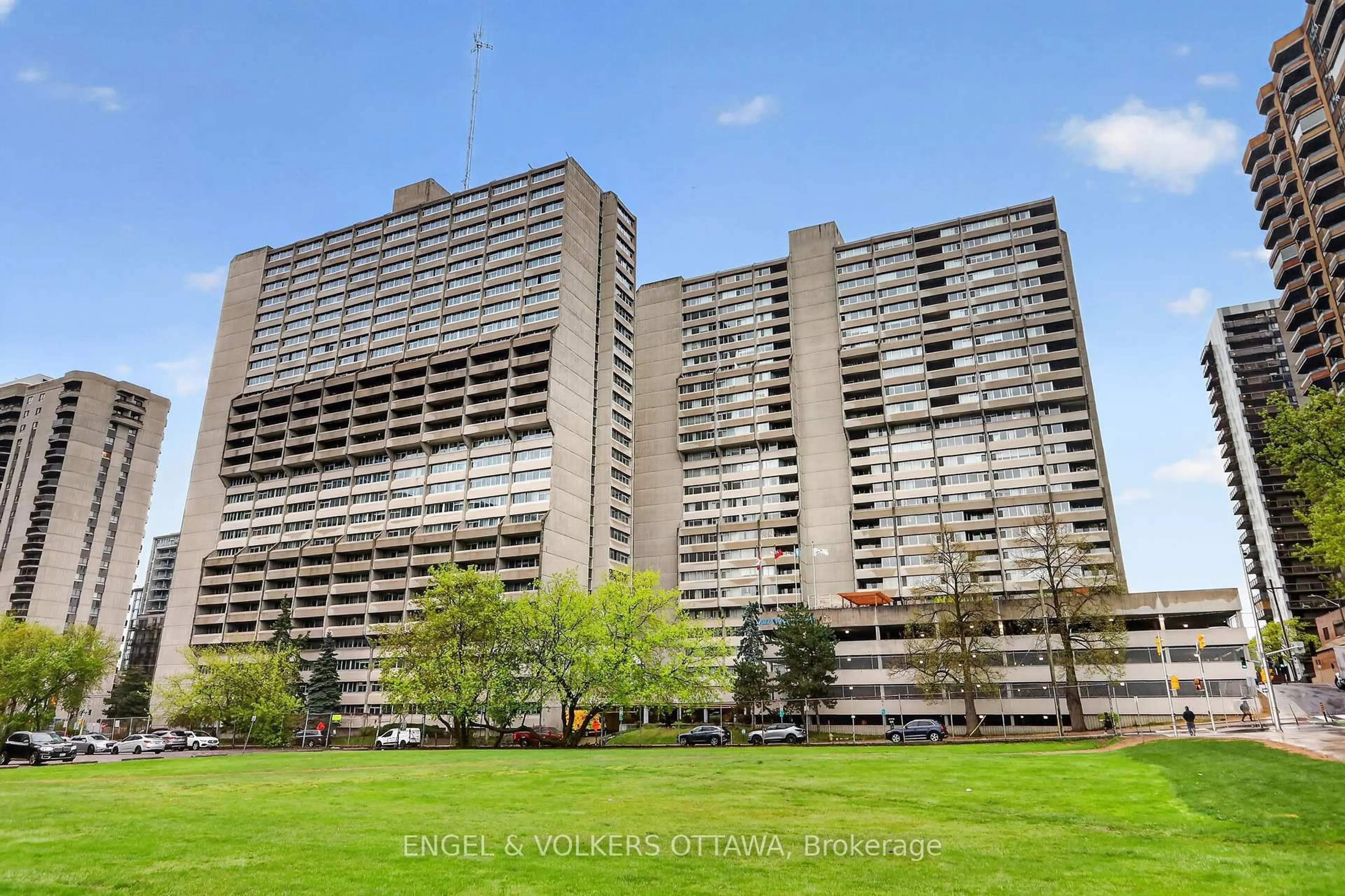 A pic from outside/outdoor area/front of a property/back of a property/a pic from drone, building for 530 Laurier Ave #PH5, Ottawa Ontario K1R 7T1