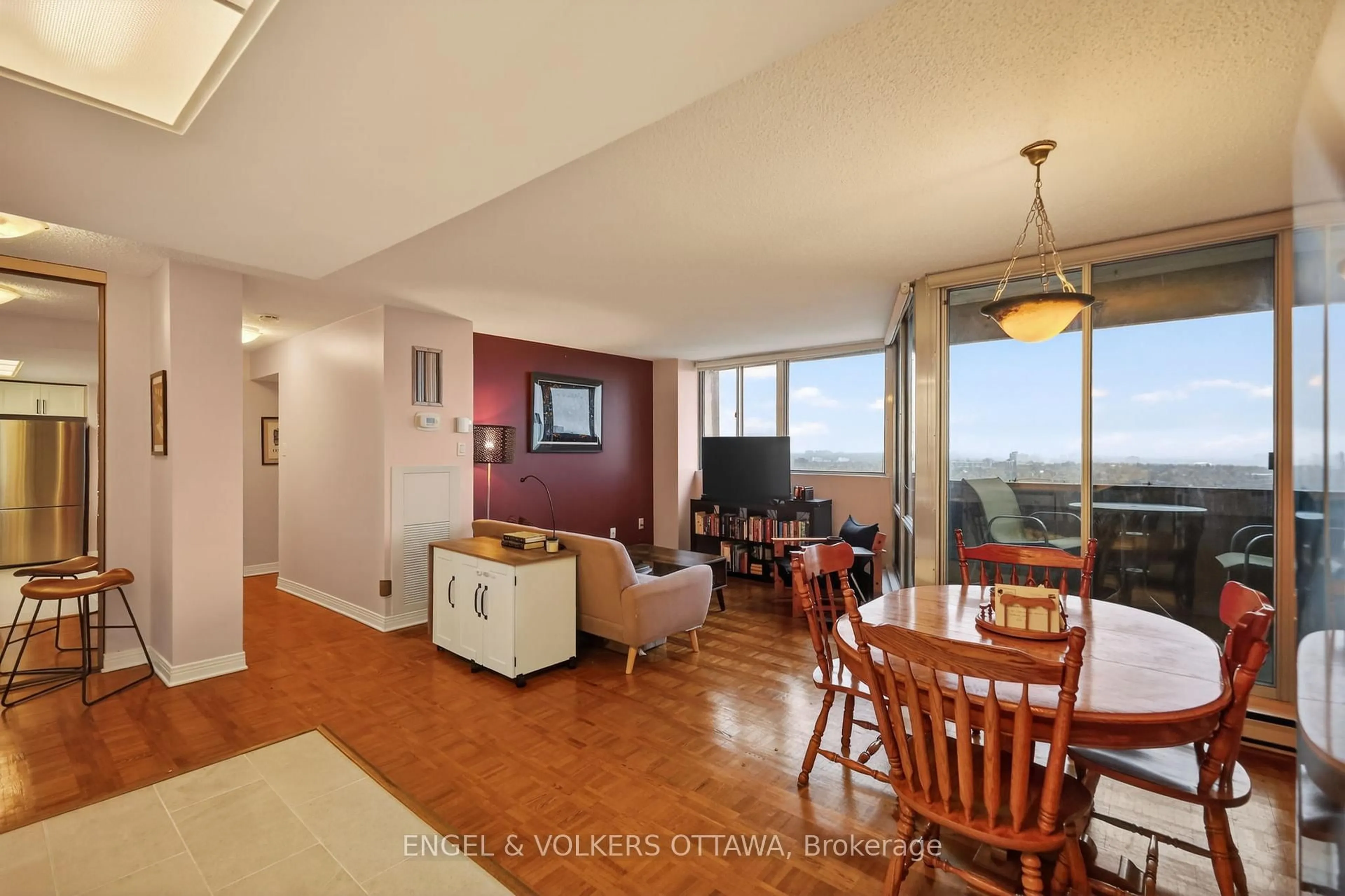 Living room with furniture, wood/laminate floor for 530 Laurier Ave #PH5, Ottawa Ontario K1R 7T1