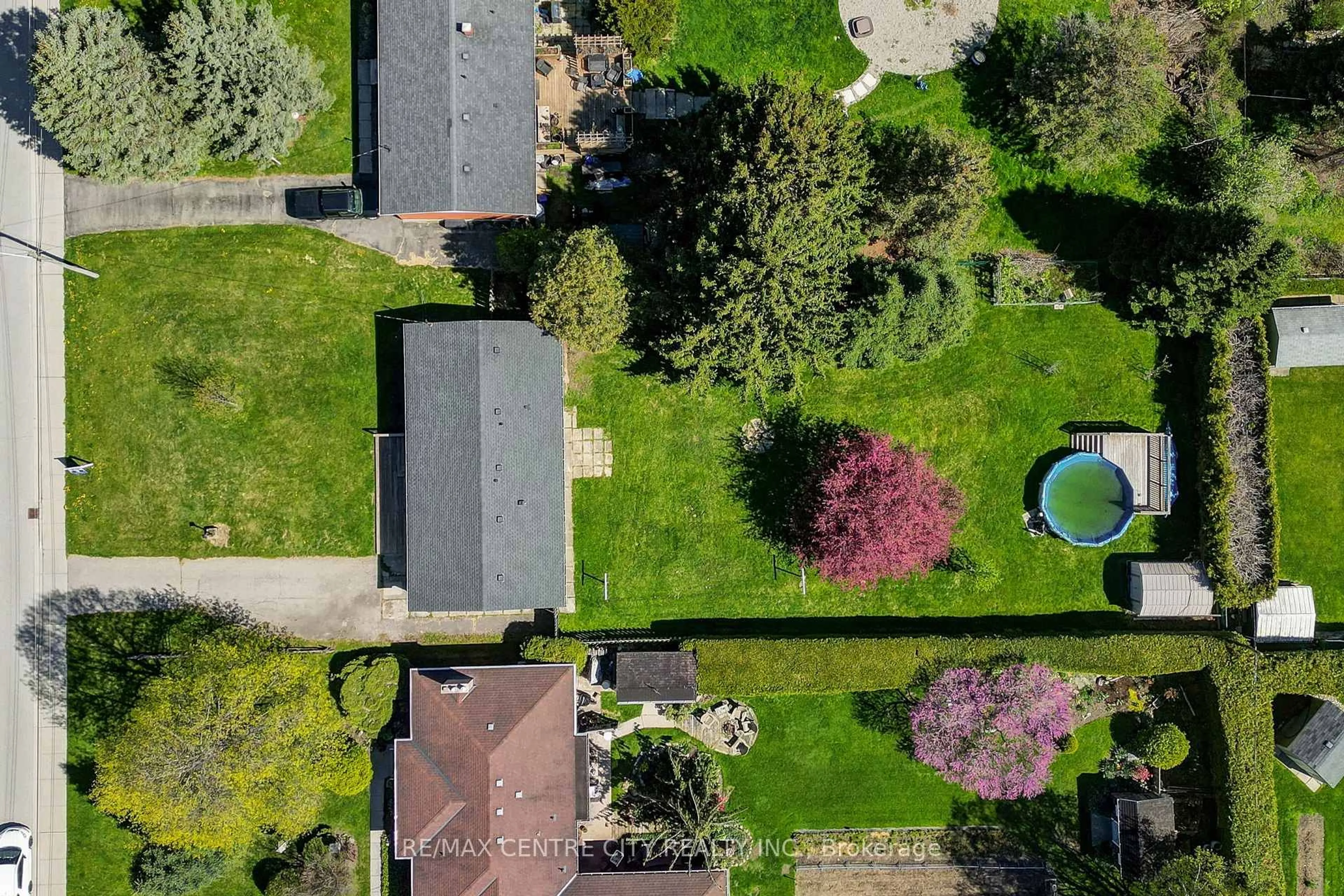 A pic from outside/outdoor area/front of a property/back of a property/a pic from drone, street for 68 Bailey Ave, Central Elgin Ontario N5R 5A1