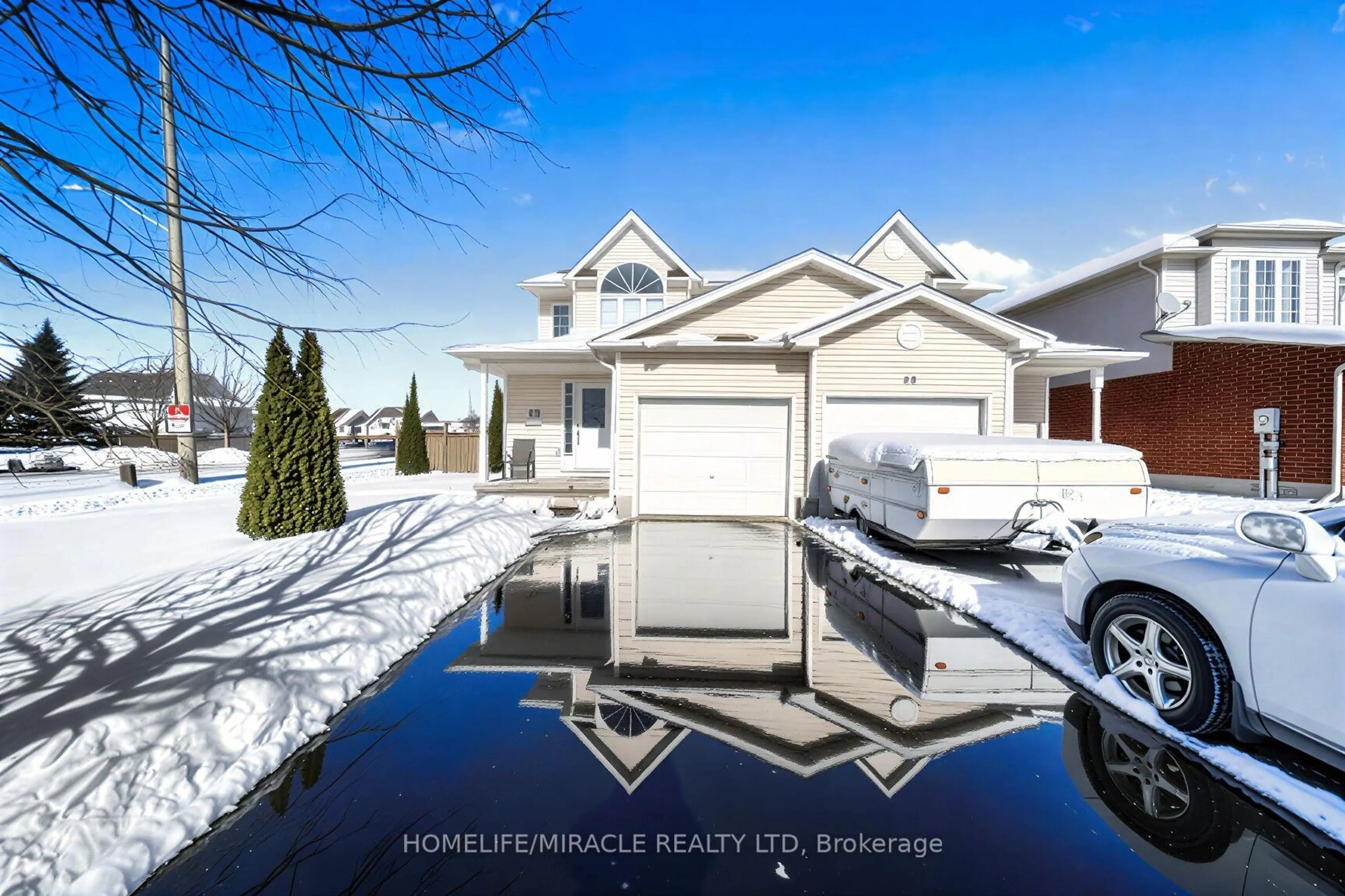 Home with vinyl exterior material, water/lake/river/ocean view for 25 Breesegarden Lane, Guelph Ontario N1E 7H1
