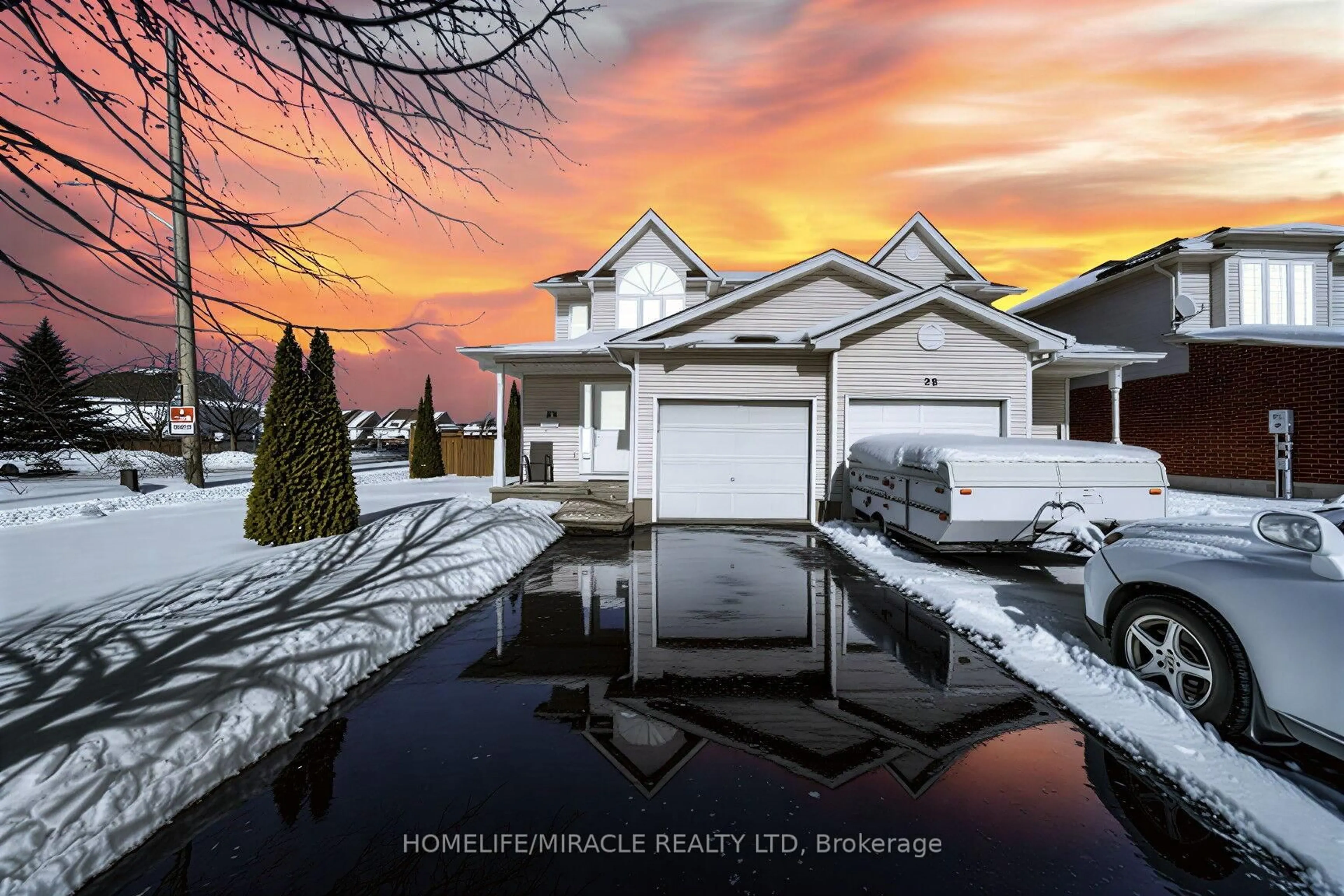 Home with vinyl exterior material, water/lake/river/ocean view for 25 Breesegarden Lane, Guelph Ontario N1E 7H1