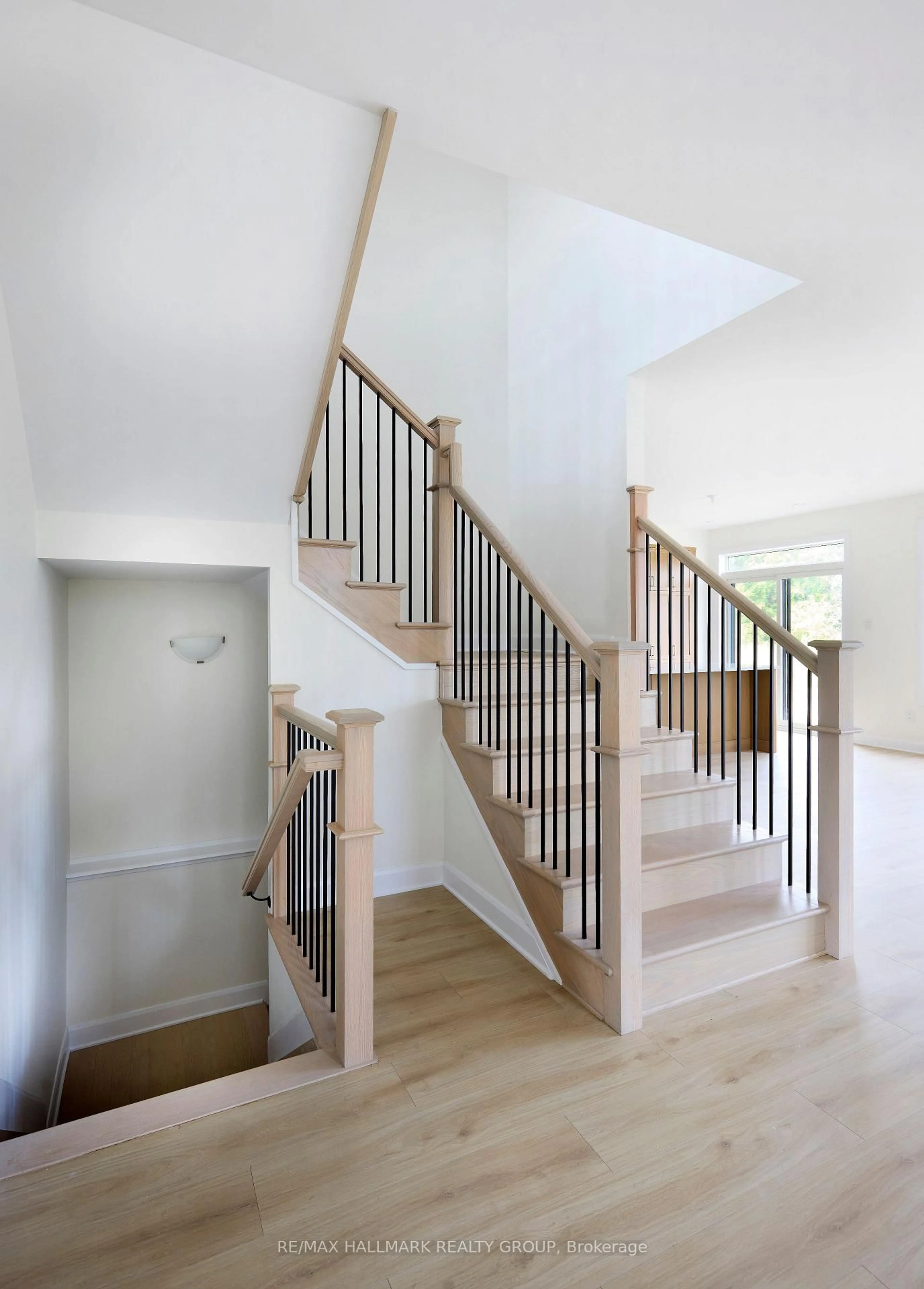 Stairs for 678 Persimmon Way, Ottawa Ontario K1C 1T1