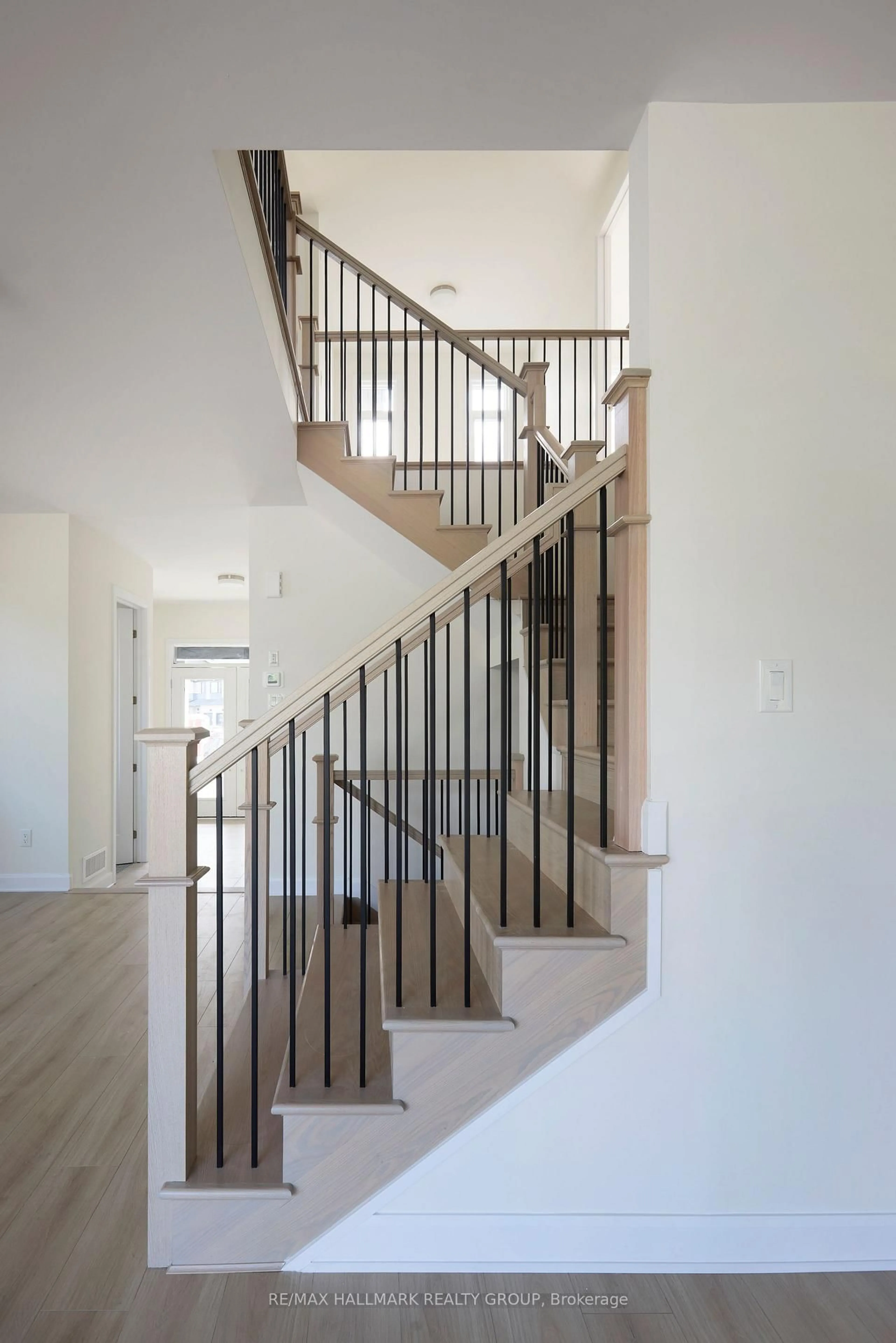 Stairs for 678 Persimmon Way, Ottawa Ontario K1C 1T1
