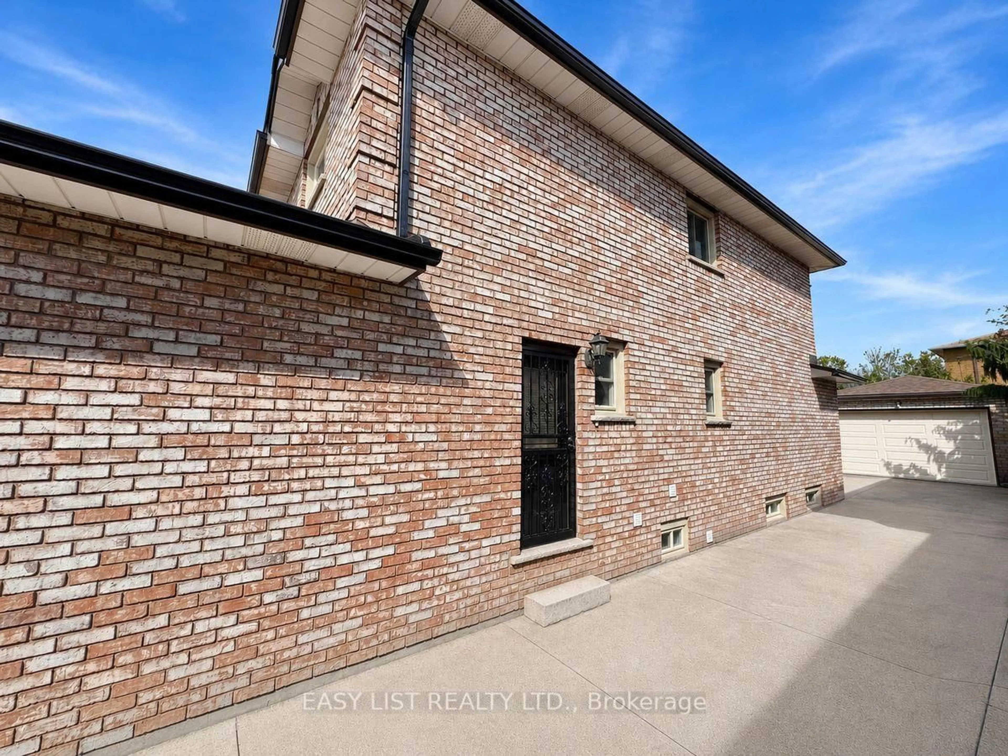 Home with brick exterior material, building for 75 Courtland Ave, Hamilton Ontario L9B 1X6