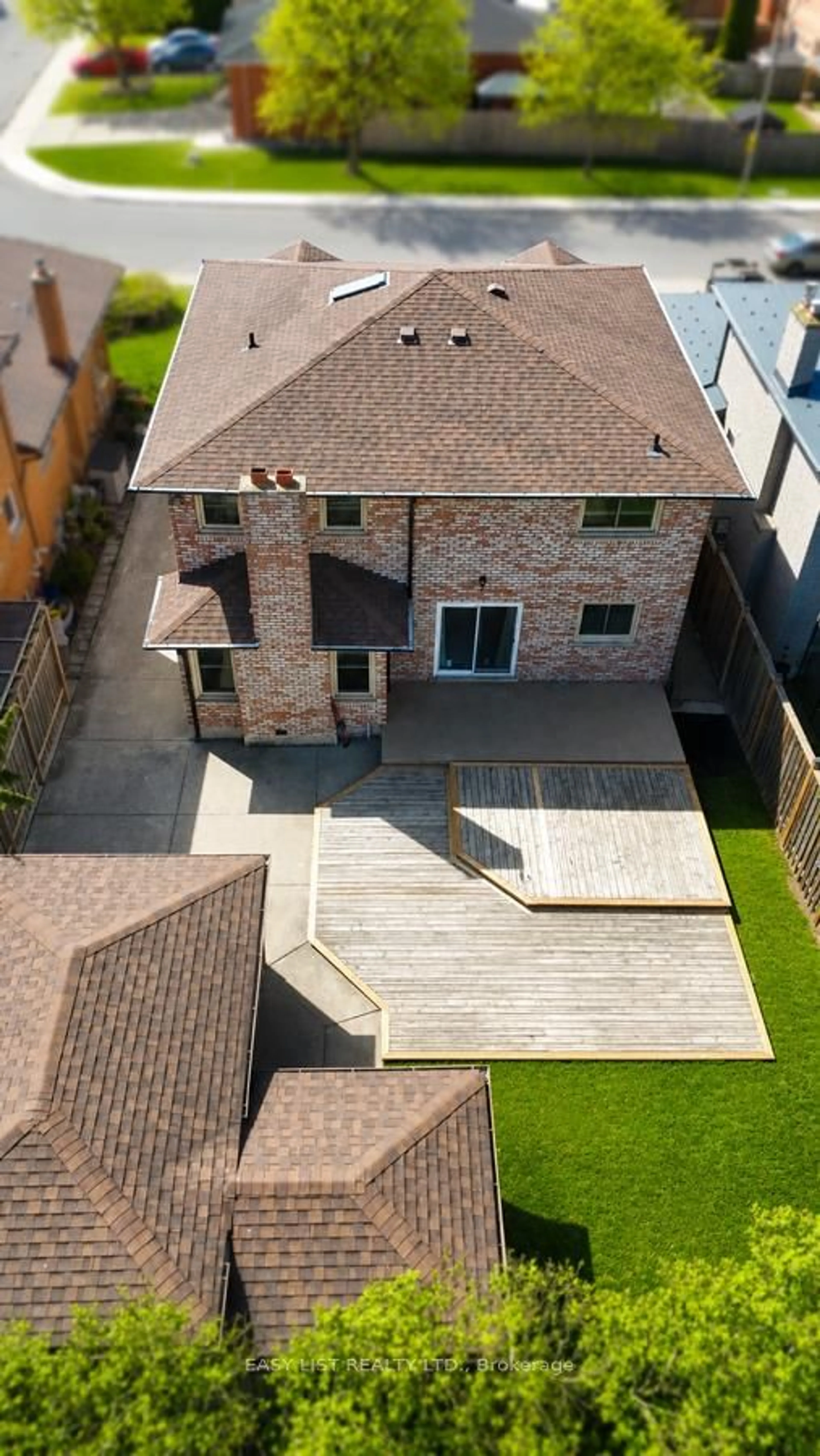 A pic from outside/outdoor area/front of a property/back of a property/a pic from drone, unknown for 75 Courtland Ave, Hamilton Ontario L9B 1X6