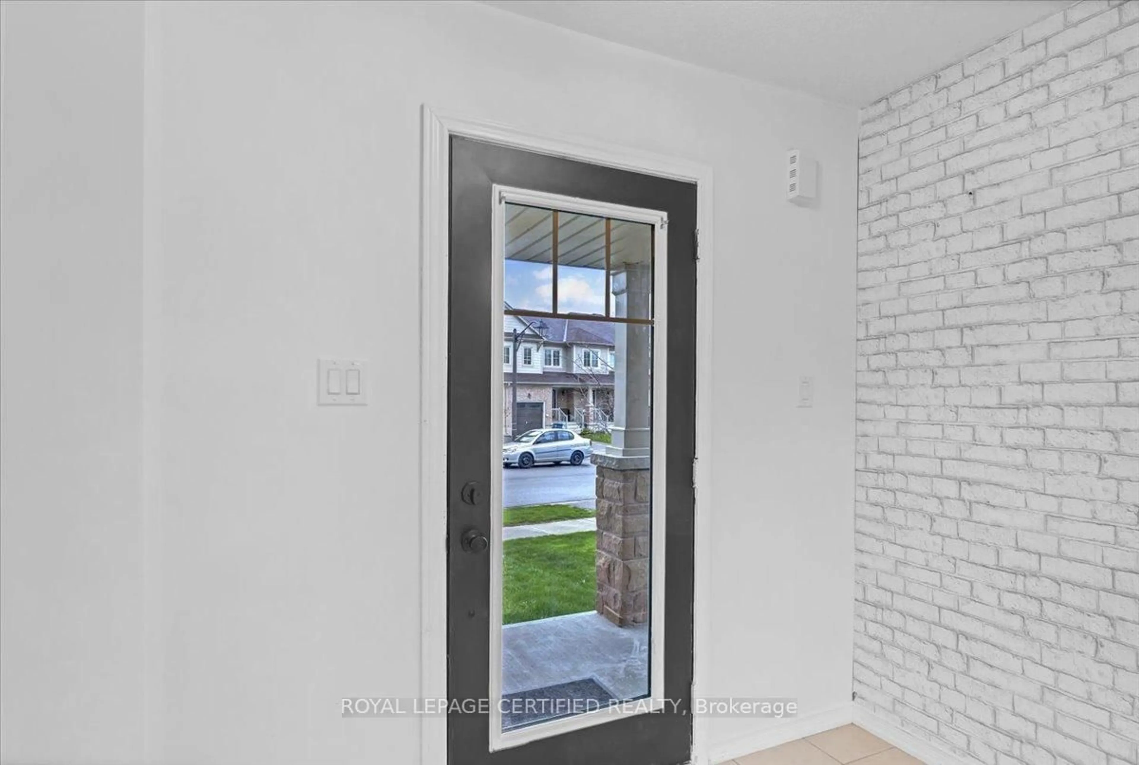 Indoor entryway for 28 Cole Cres, Brantford Ontario N3T 0P4