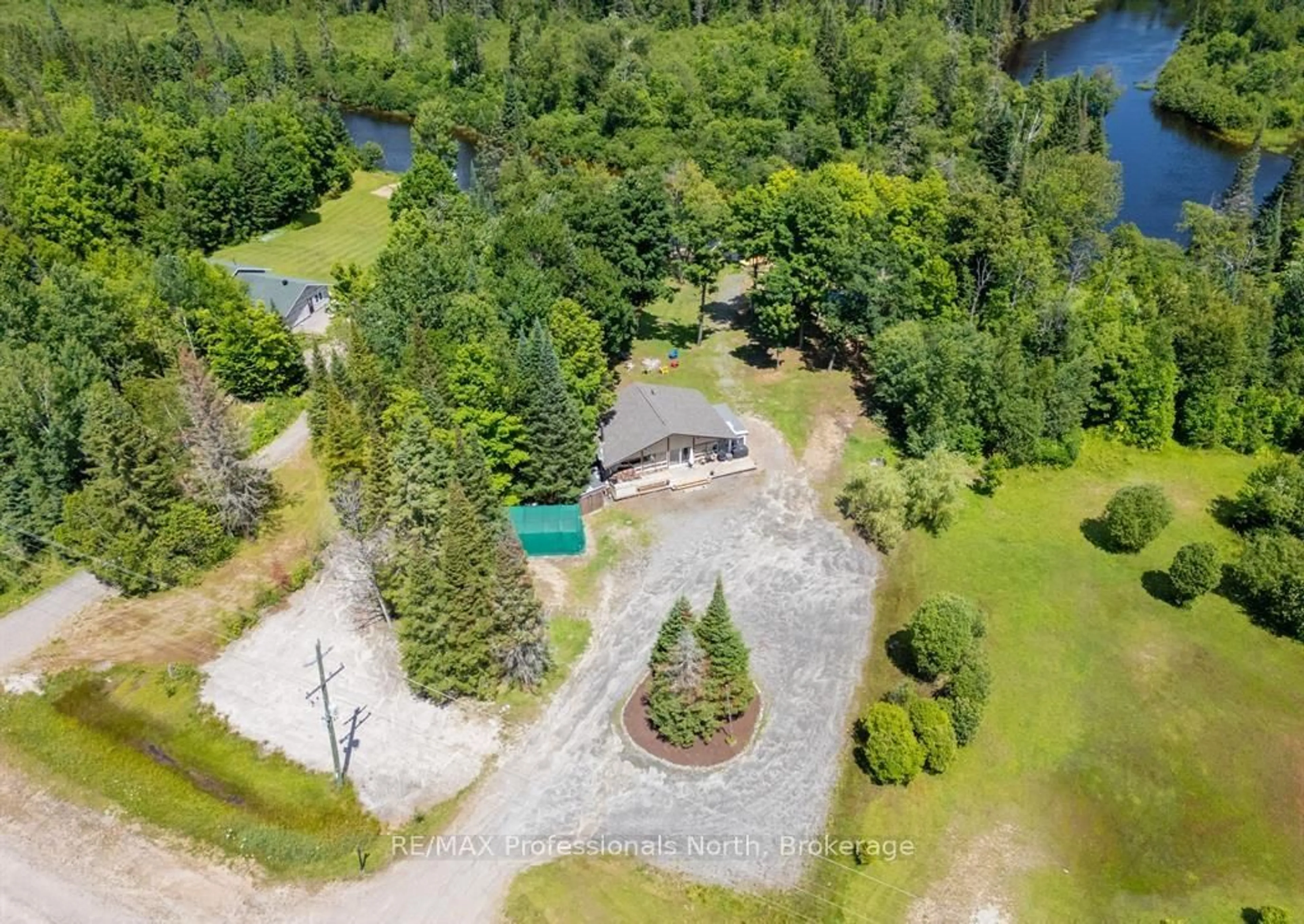 A pic from outside/outdoor area/front of a property/back of a property/a pic from drone, water/lake/river/ocean view for 899 KATRINE Rd, Burk's Falls Ontario P0A 1C0