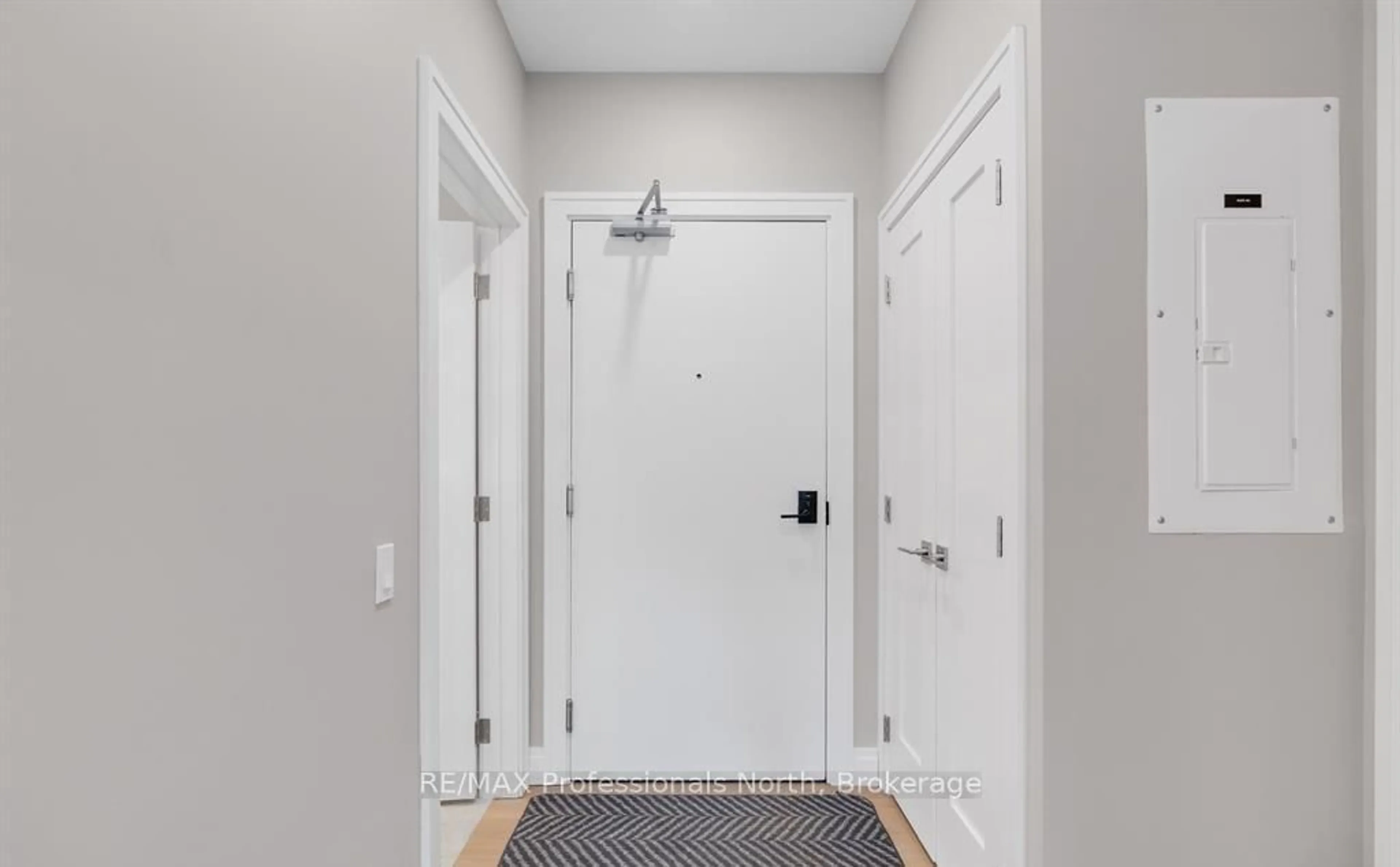 Indoor entryway for 32 Brunel Rd #105, Huntsville Ontario P1H 1P5