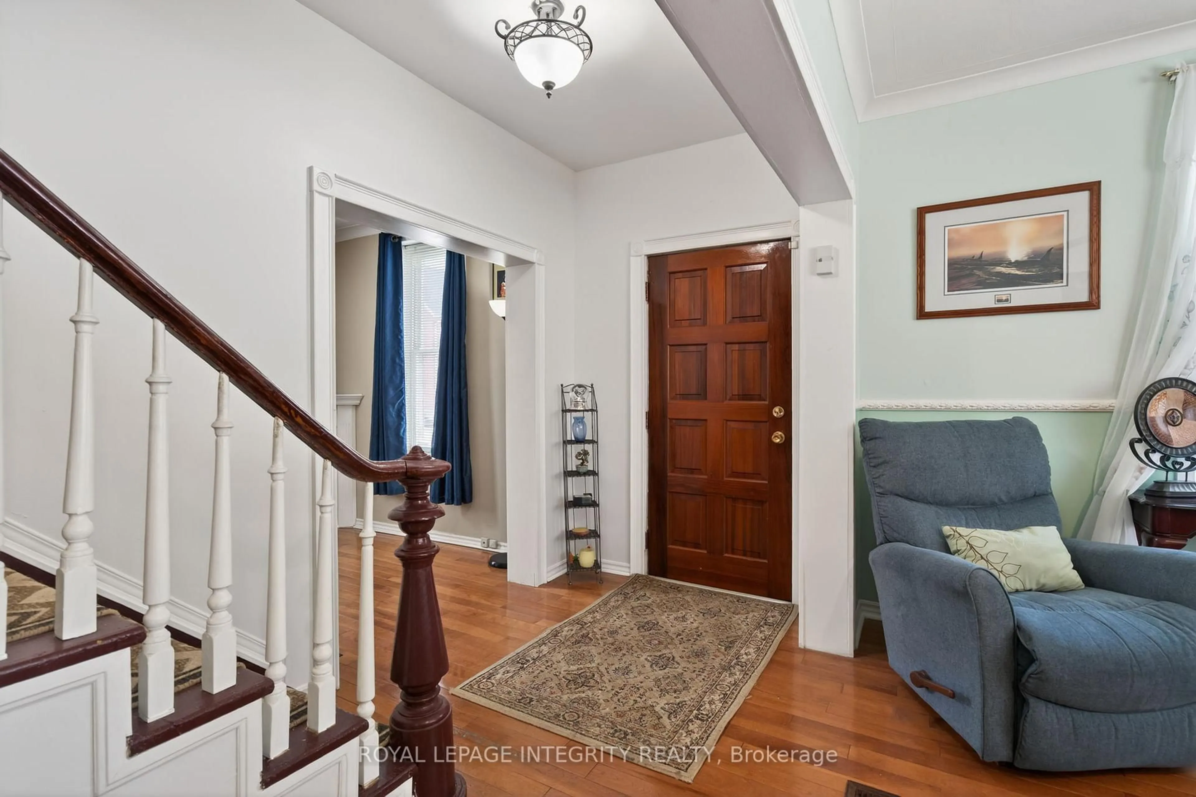 Indoor entryway for 33 Rochester St, Carleton Place Ontario K7C 2P9