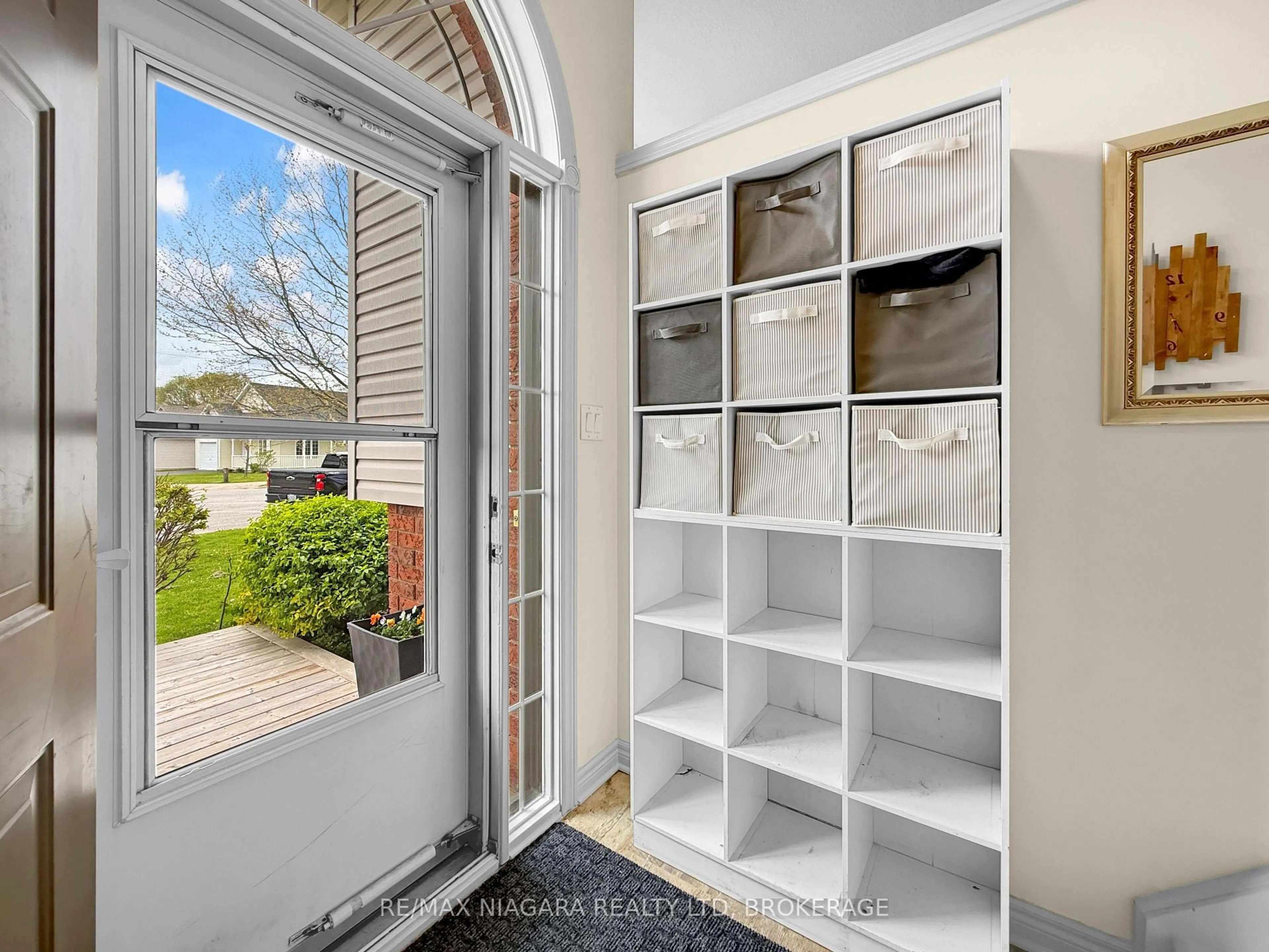 Indoor entryway for 3561 Carver St, Fort Erie Ontario L0S 1S0